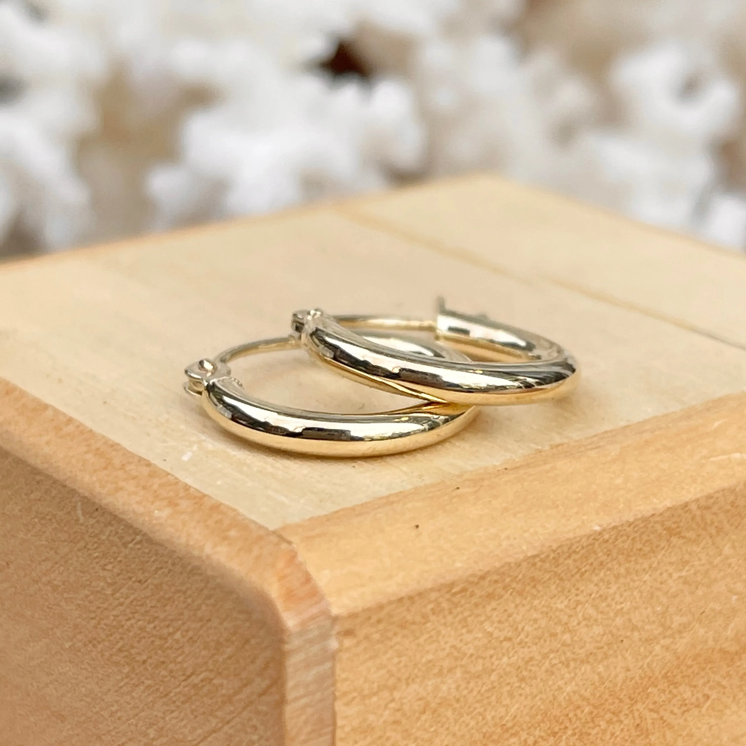 10KT Yellow Gold 2mm Tube Hoop Earrings 9mm