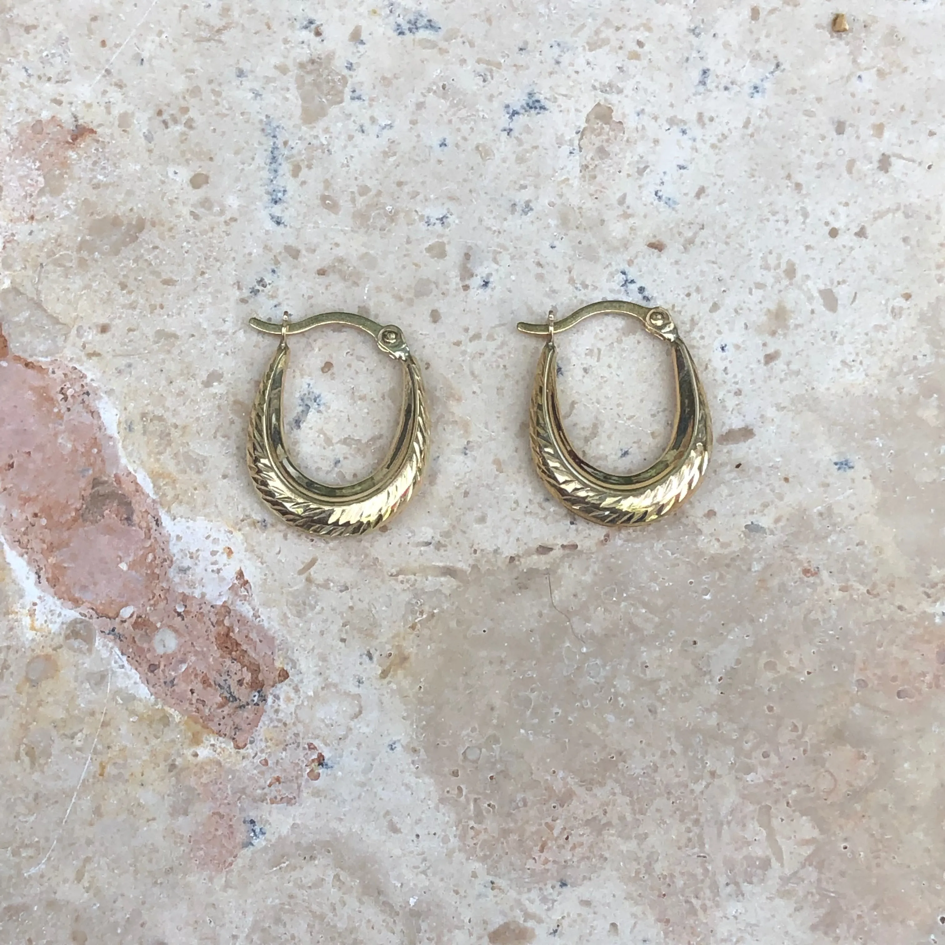 10KT Yellow Gold Oval Ribbed Hoop Earrings 12mm