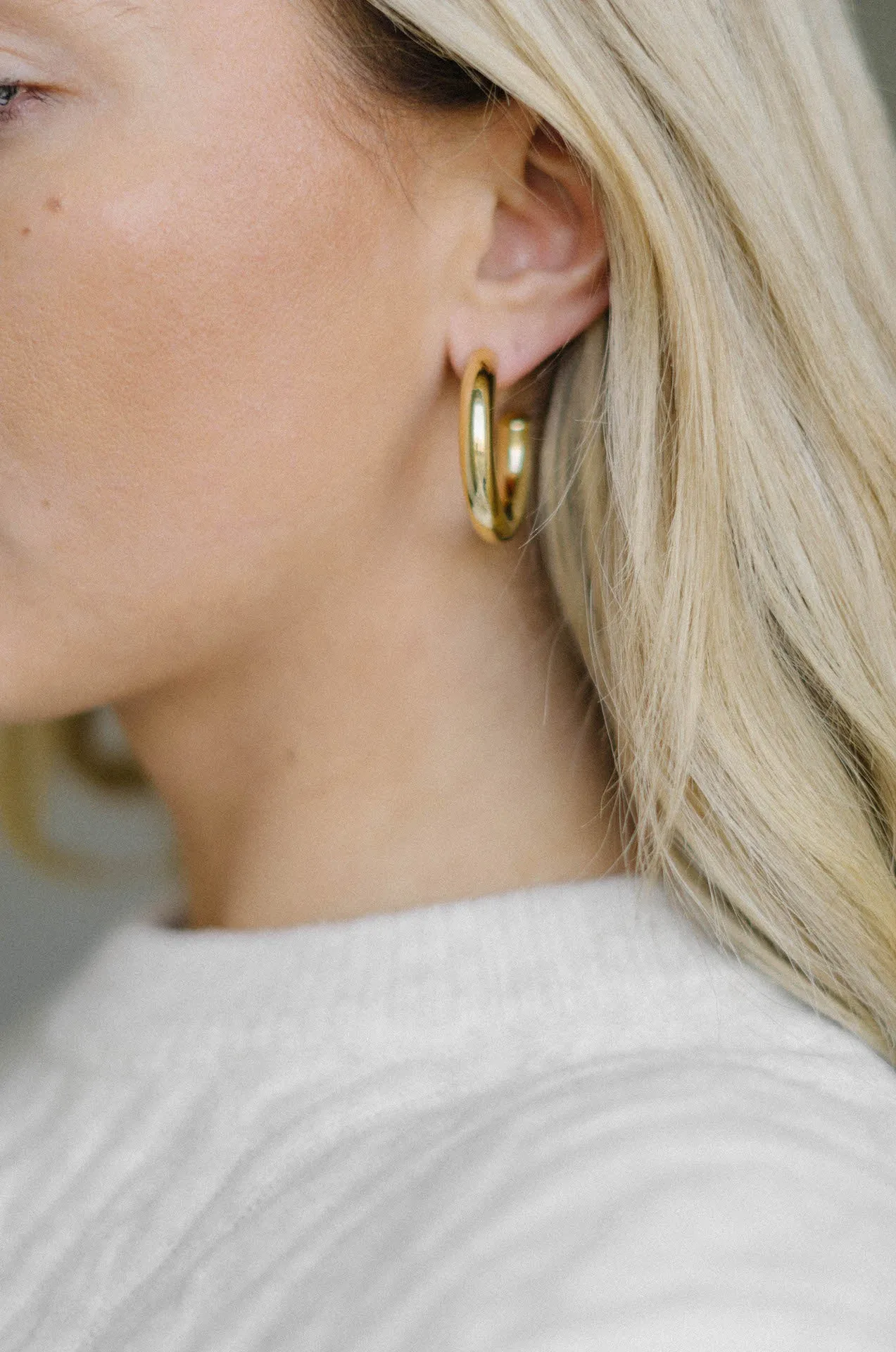 14K Gold Chunky Hollow Hoop Earrings