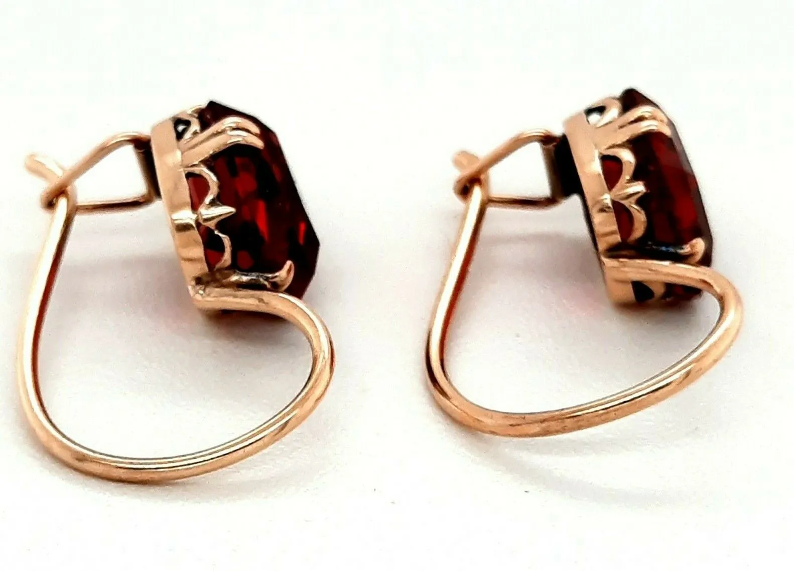 18ct Yellow Gold Red Glass Earrings