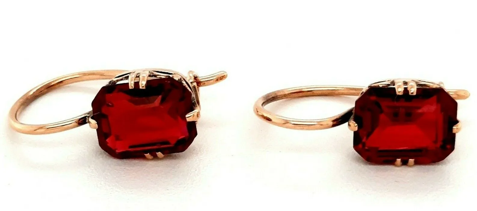 18ct Yellow Gold Red Glass Earrings