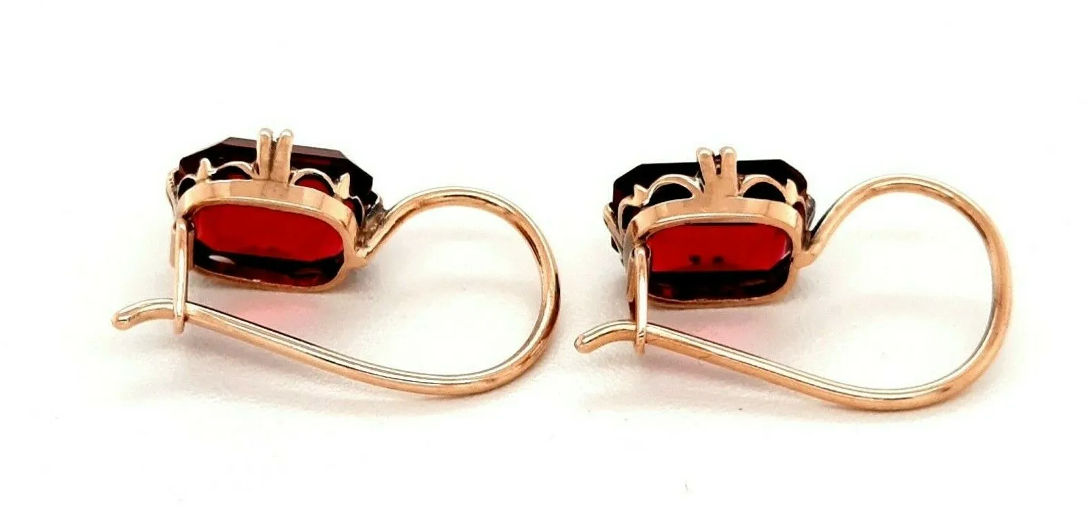 18ct Yellow Gold Red Glass Earrings