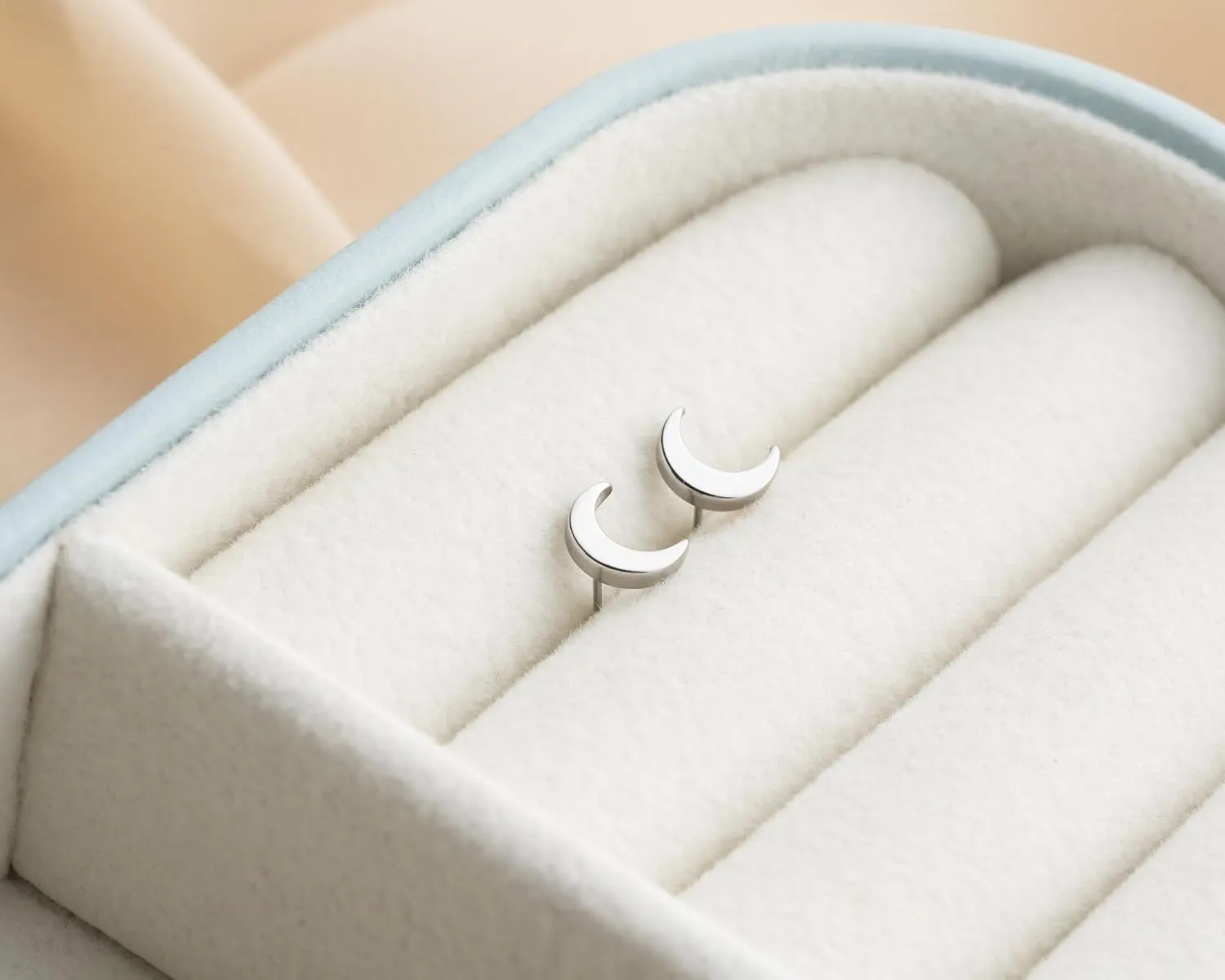 20G Implant Grade Titanium Crescent Moon Labret Stud Threadless Flatback Tragus Earring Cartilage Stud Conch Push In Stud for Women and Men Hypoallergenic Minimalist Earrings