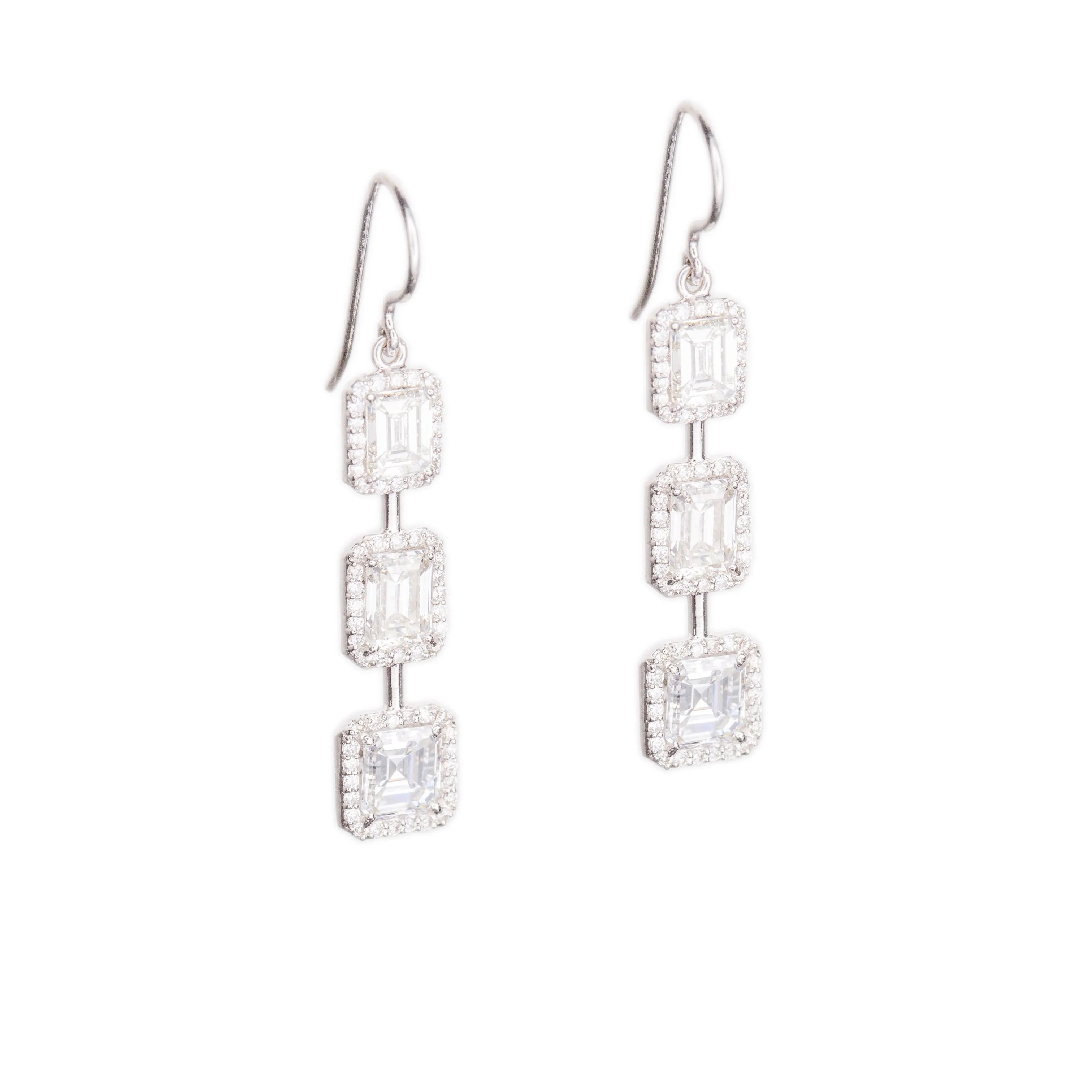 5.93ct 18k White Gold Diamond Dangle Earrings