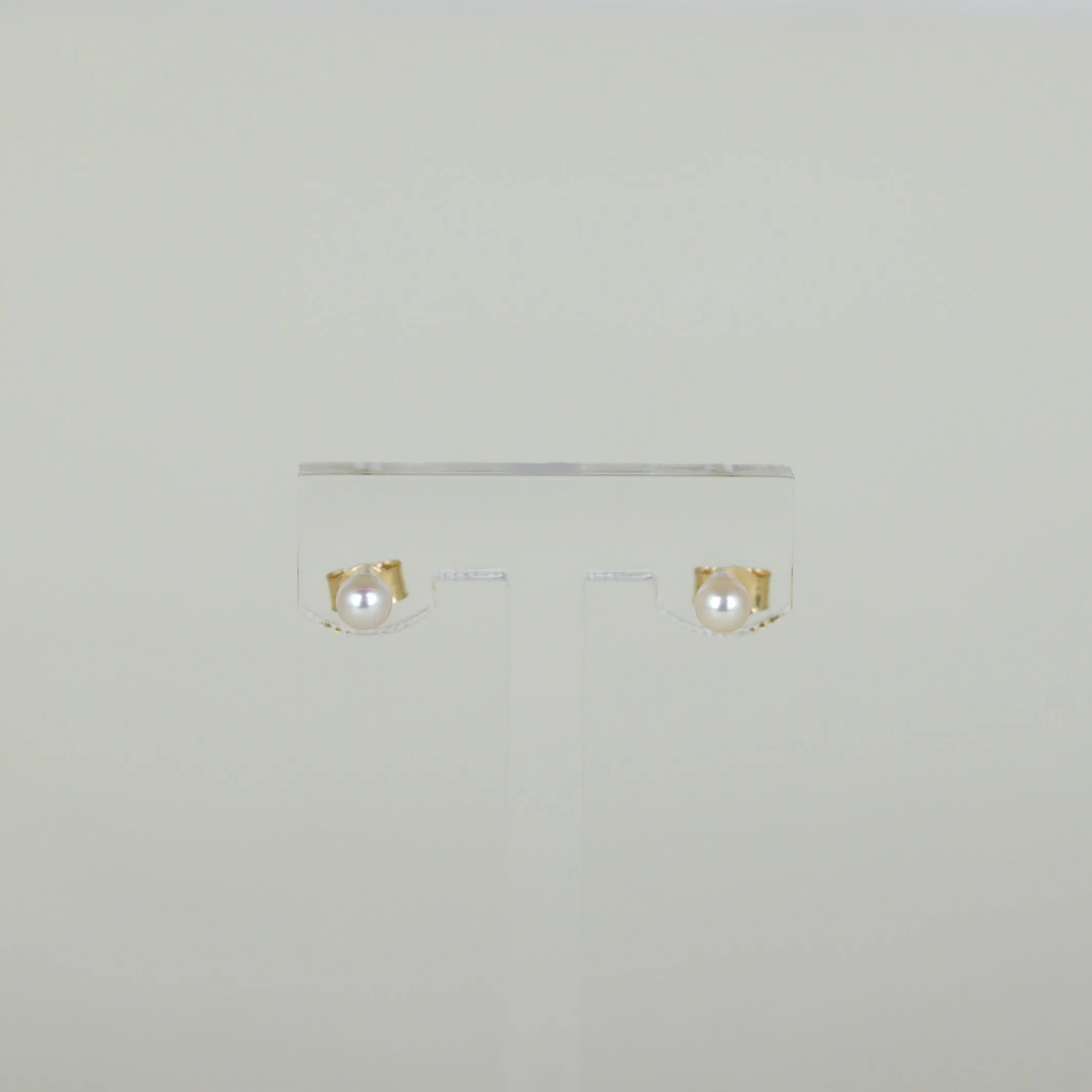 9ct Yellow Gold 4mm Round Cultured Pearl Stud Earrings