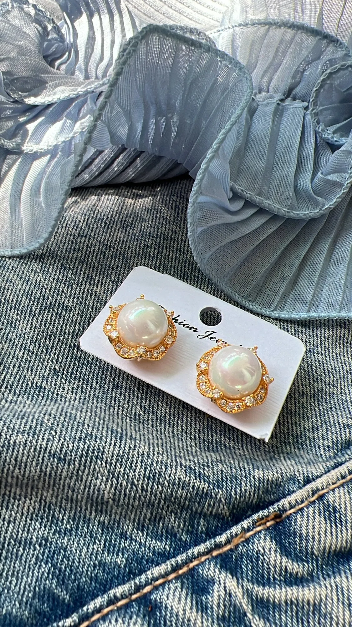 Amy pearl studs