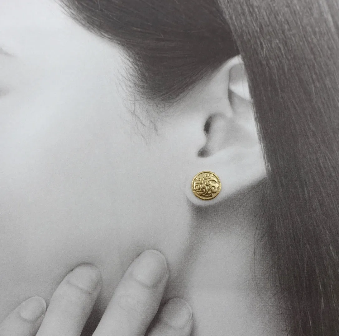 Auspicious Clouds Studs Gold