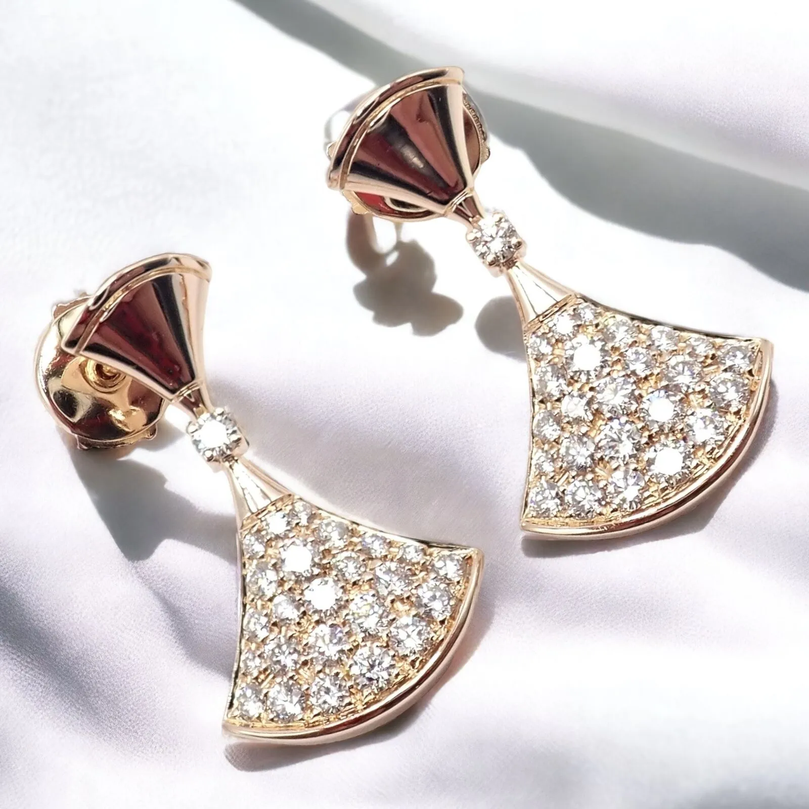Authentic! Bulgari Bvlgari 18k Rose Gold Diamond Diva Dream Earrings
