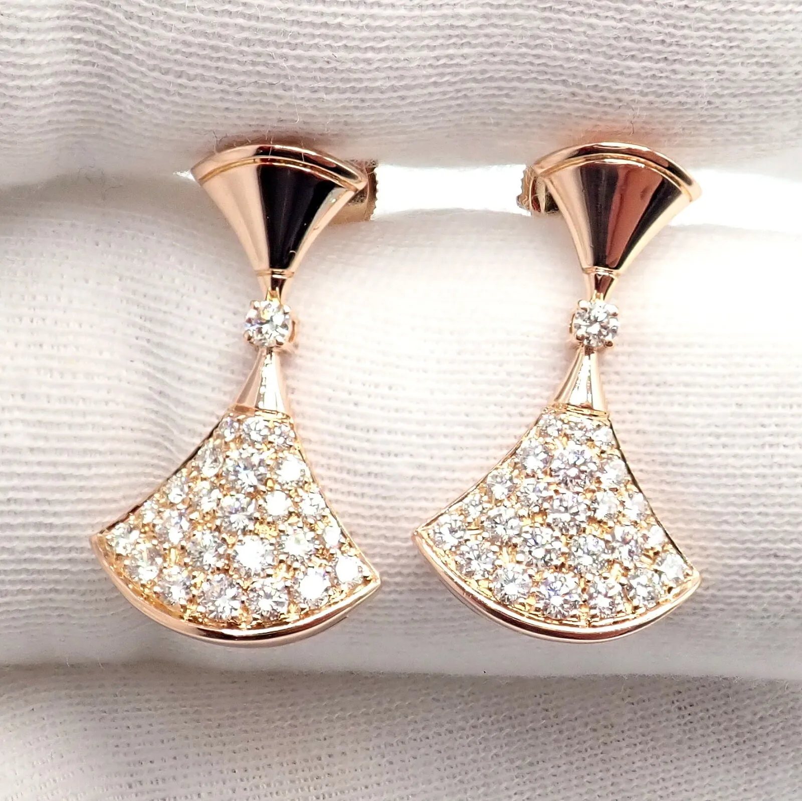 Authentic! Bulgari Bvlgari 18k Rose Gold Diamond Diva Dream Earrings