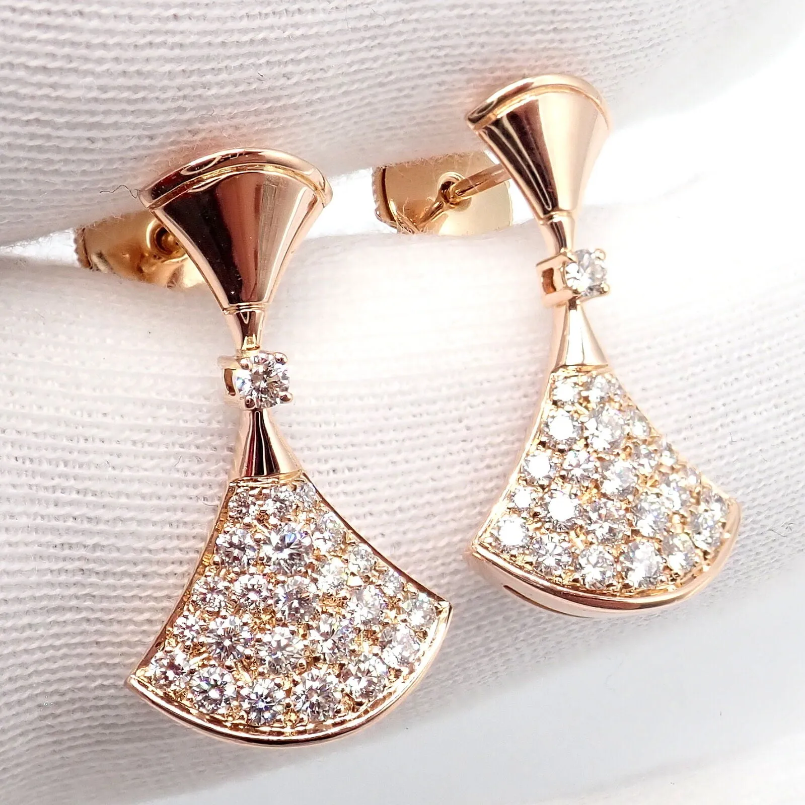 Authentic! Bulgari Bvlgari 18k Rose Gold Diamond Diva Dream Earrings