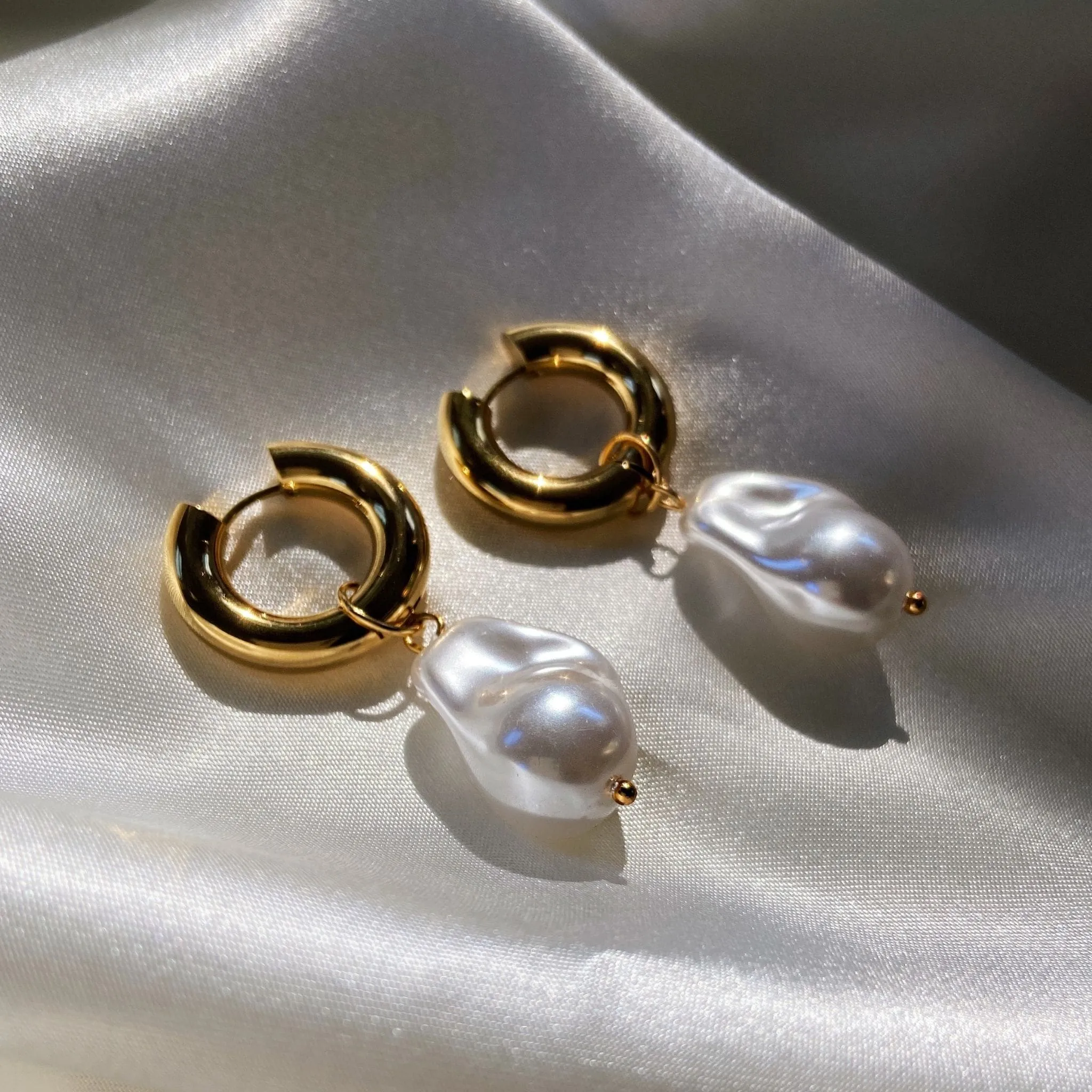 BAROQUE PEARL HOOPS