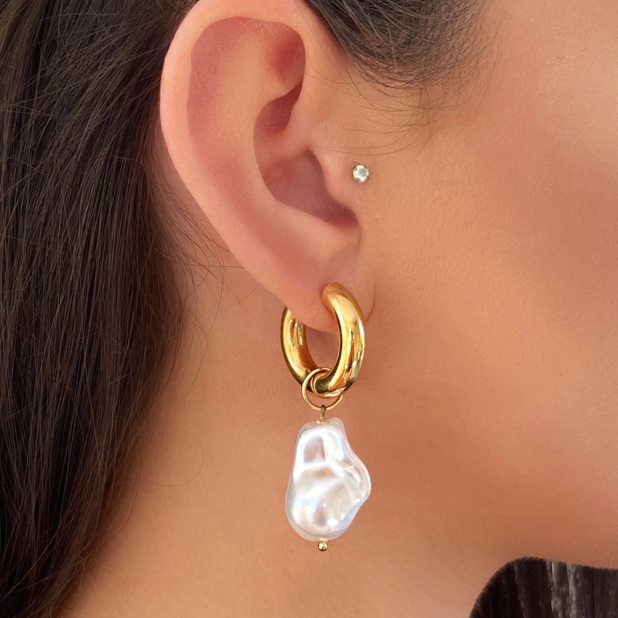 BAROQUE PEARL HOOPS
