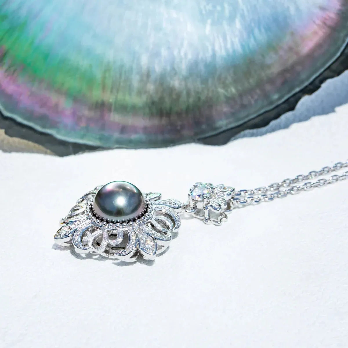 Black Tahitian Seawater Pearl Necklace with Diamond