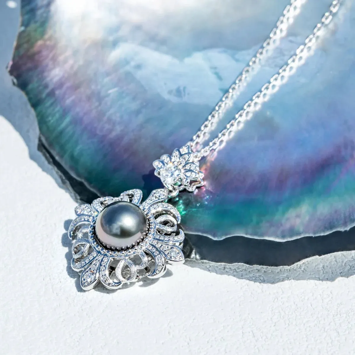 Black Tahitian Seawater Pearl Necklace with Diamond