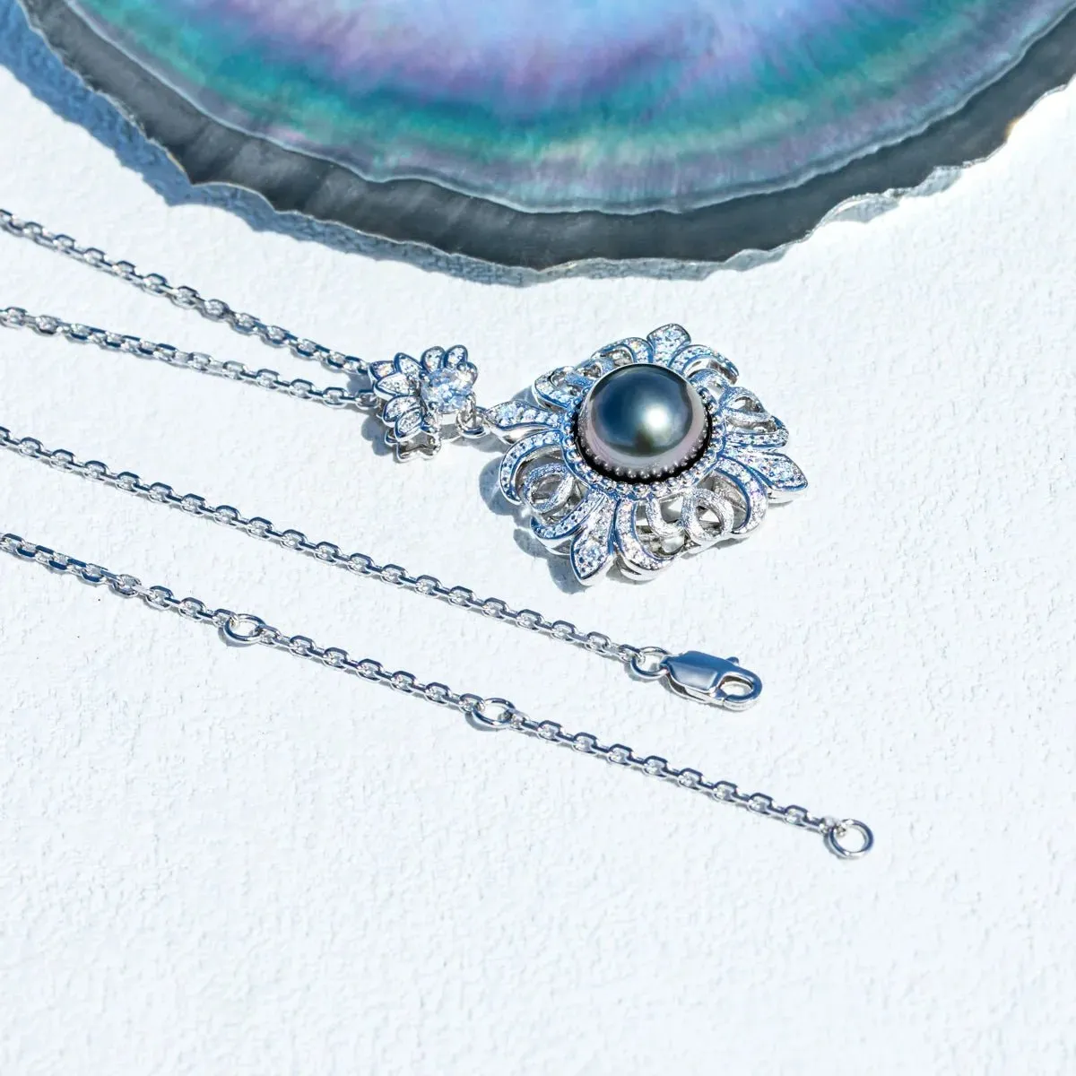 Black Tahitian Seawater Pearl Necklace with Diamond