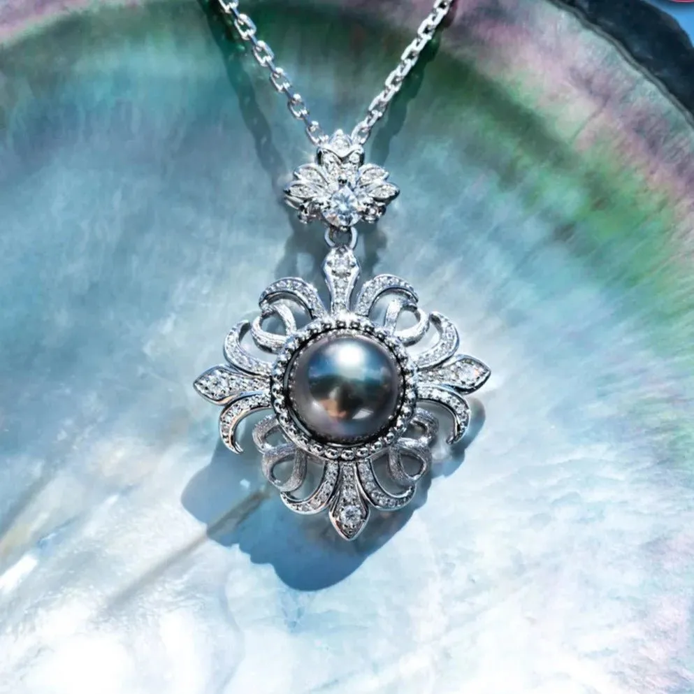 Black Tahitian Seawater Pearl Necklace with Diamond