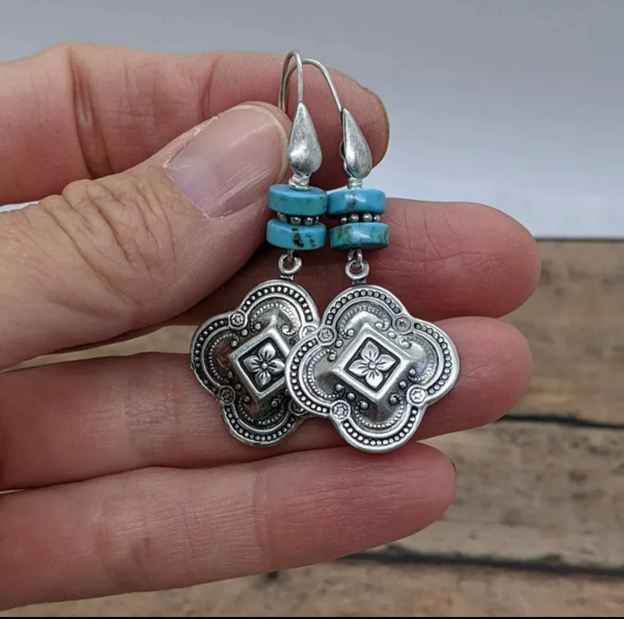 Bohemia Turquoise Beads Flower Metal Earrings Ethnic Jewelry Antique Silver Color Carved Drop Dangle Earrings For Women