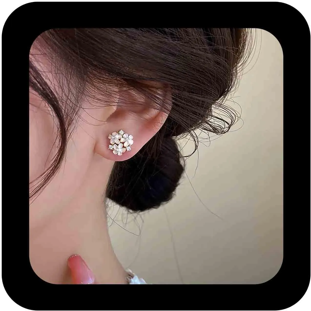 Bohemian Crystal Flower Stud Earrings White Enamel Daisy Flower Earrings Small Rhinestone Floral Petal Earring Minimalist Cz Floral Stud Earring Jewelry for Women