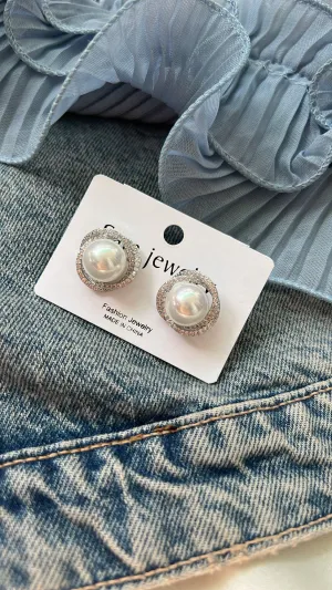 Cally pearl studs