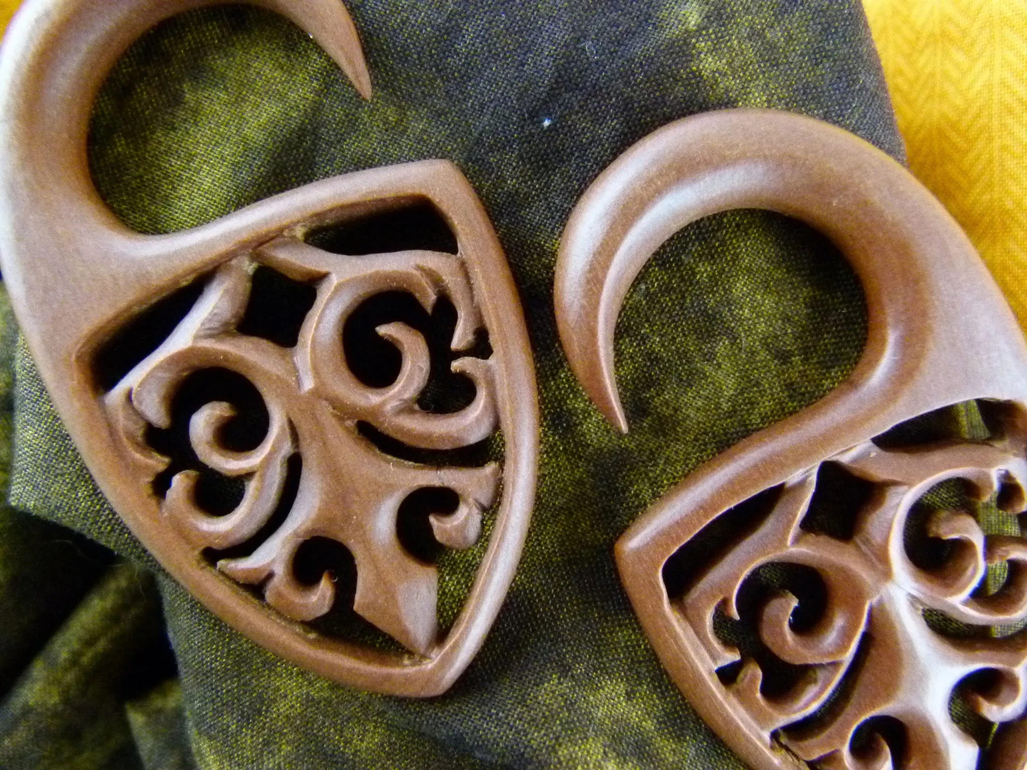 Carved Wooden Hanging Plugs - (Pair) - A040