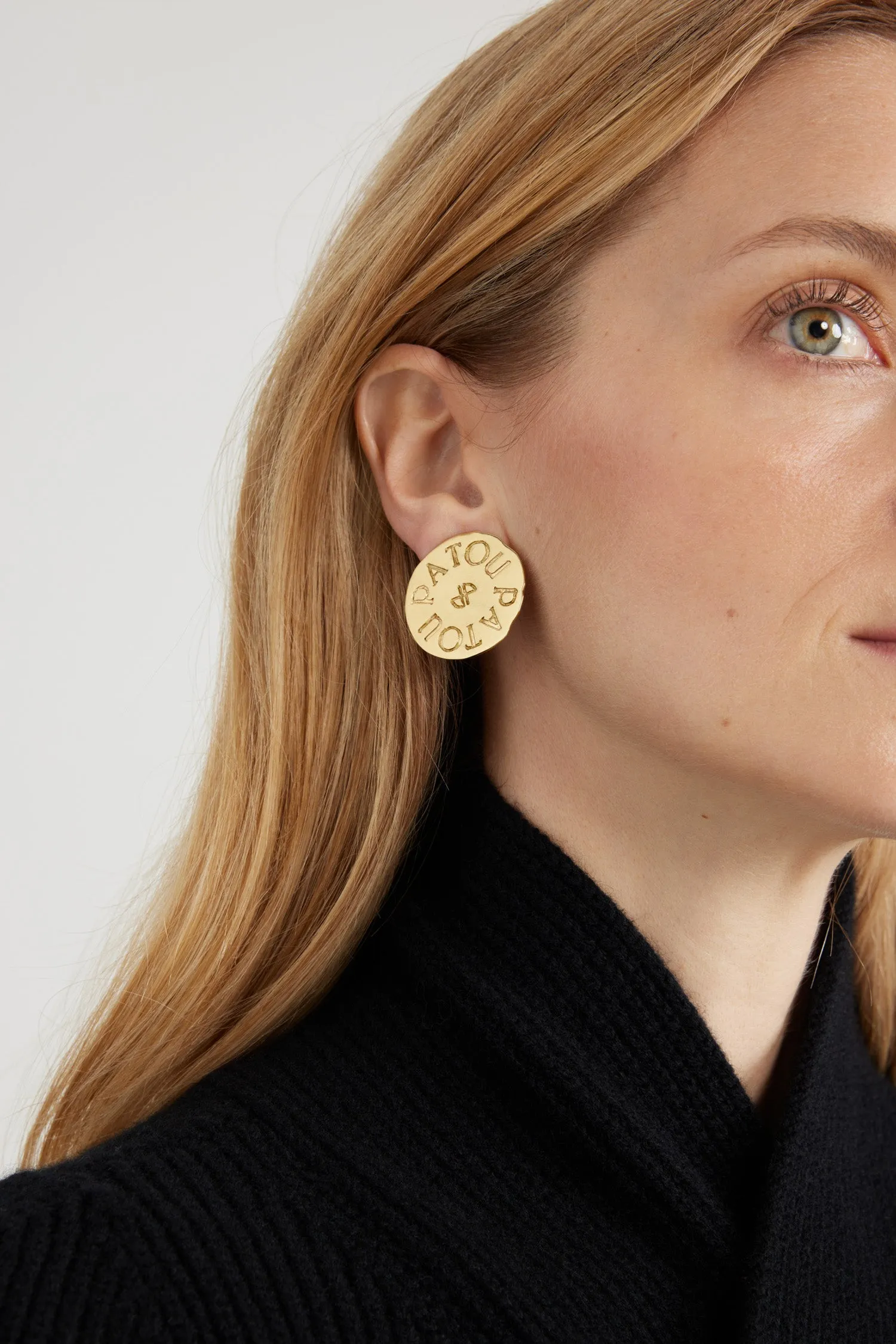Coin clip earrings in gold-plated brass
