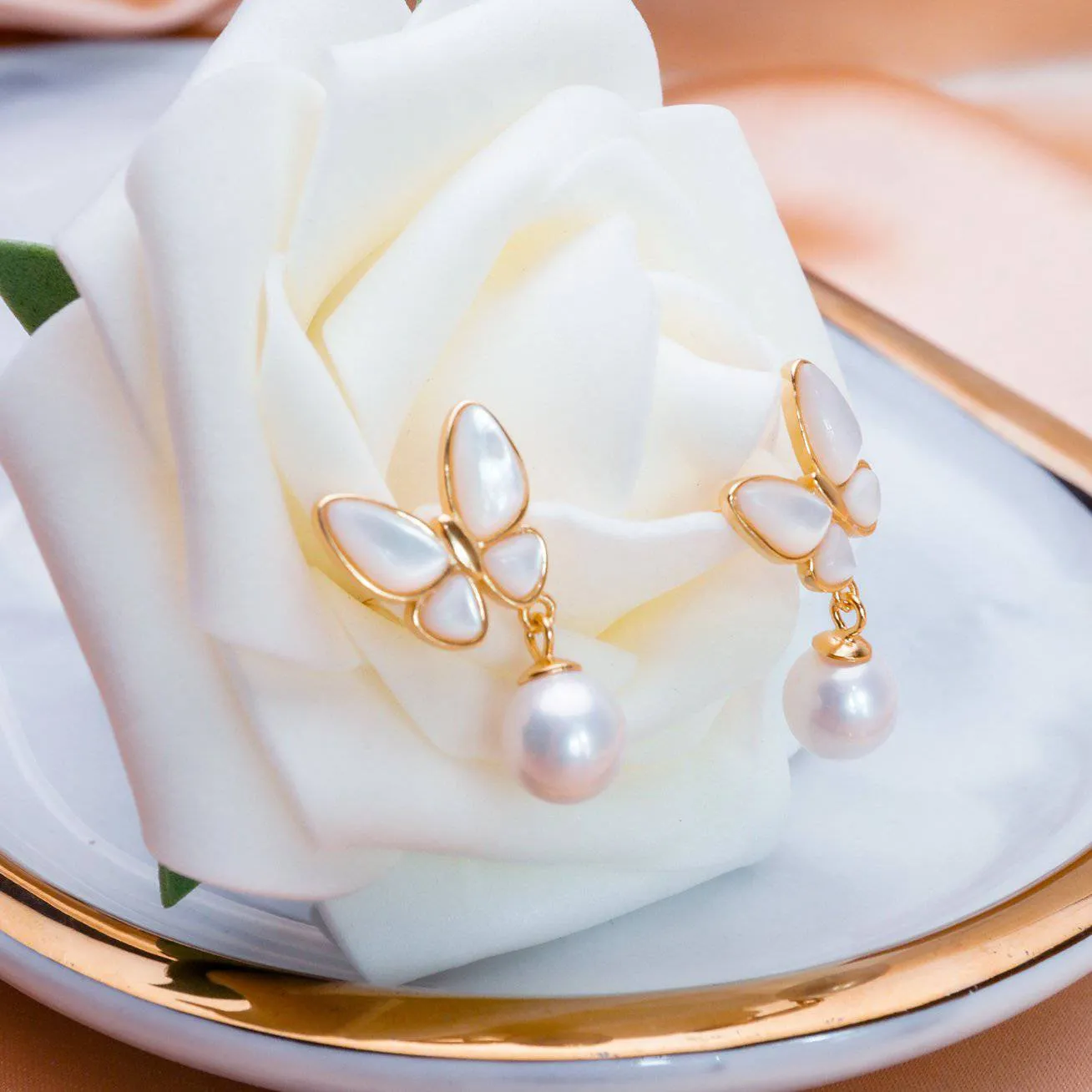 Elegant Freshwater Pearl Earrings WE00100