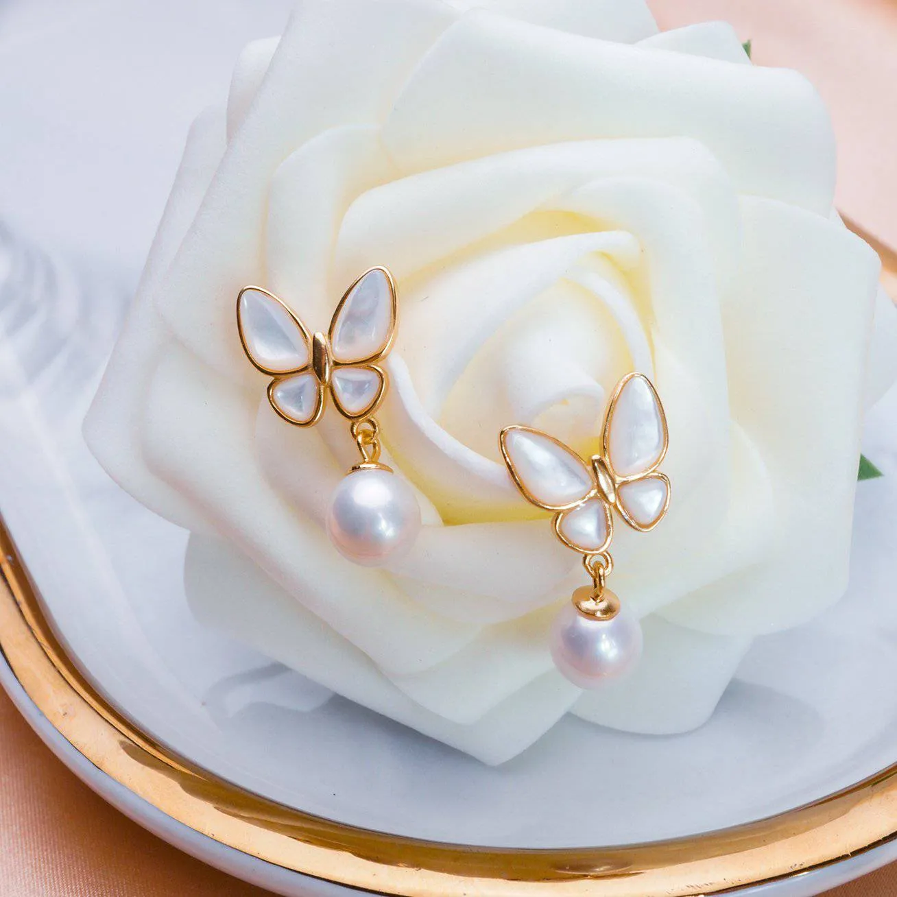 Elegant Freshwater Pearl Earrings WE00100