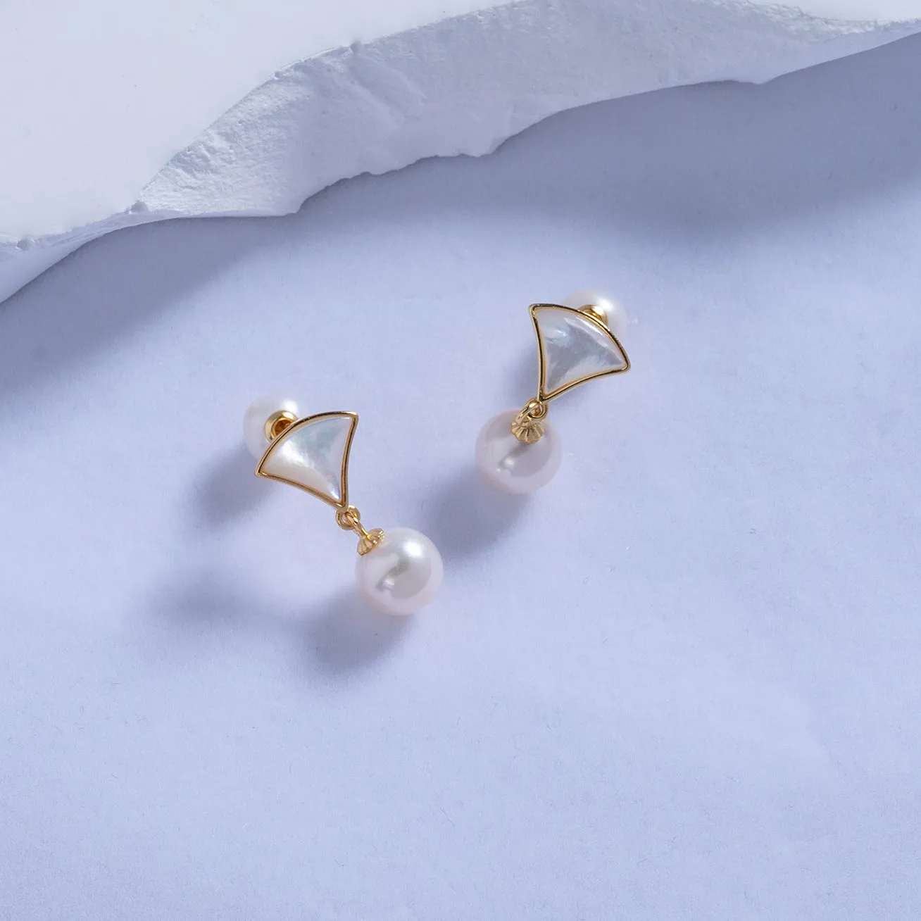 Elegant Freshwater Pearl Earrings WE00569
