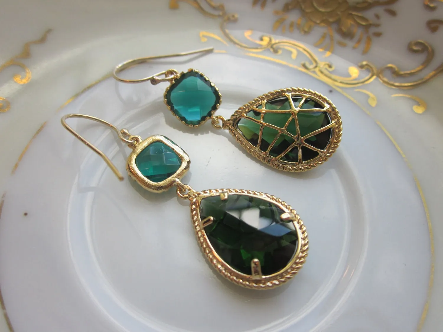 Emerald Green Earrings Gold Twisted Design - Bridesmaid Earrings Wedding Earrings Bridal Earrings