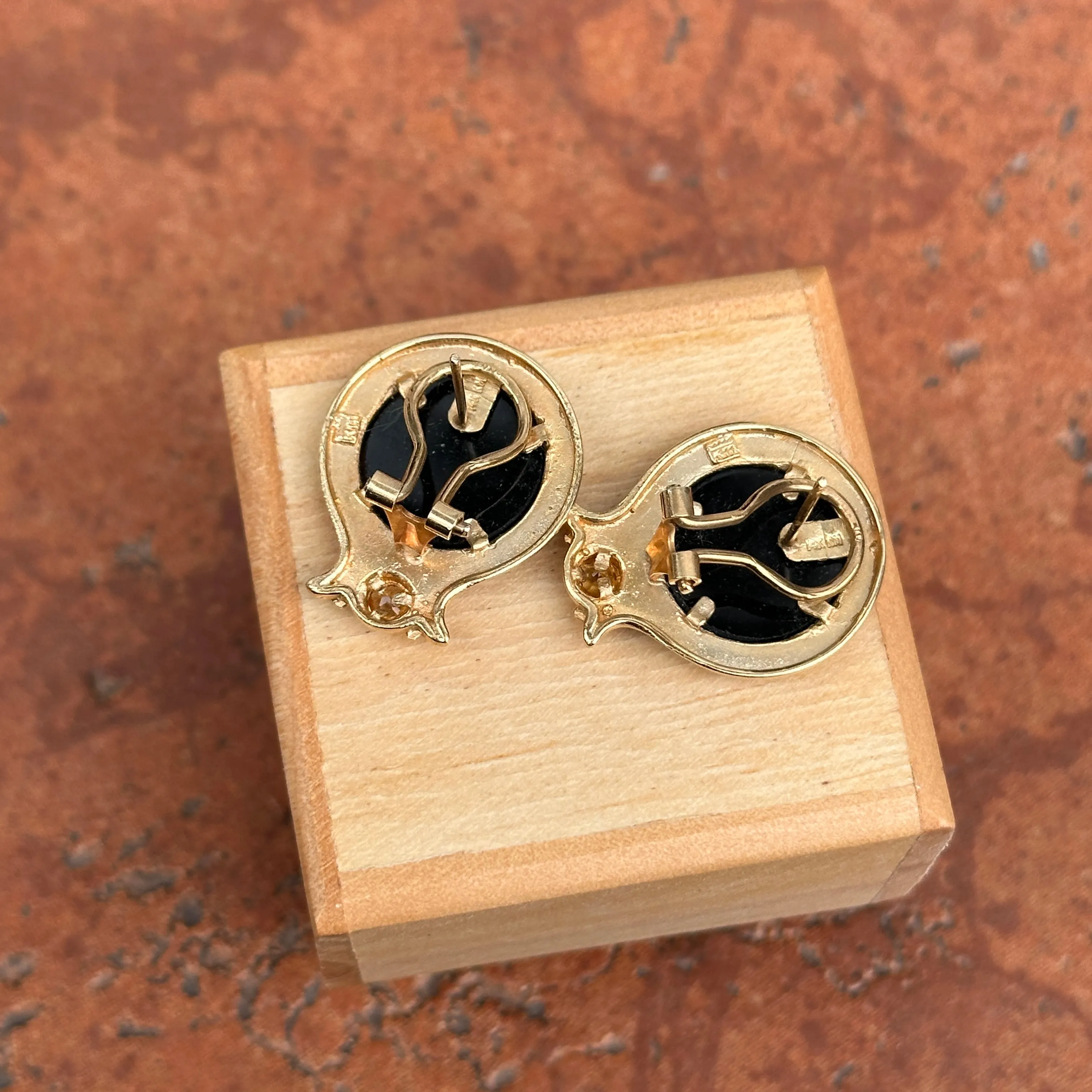 Estate 14KT Yellow Gold Byzantine Black Onyx Intaglio   Citrine Omega Earrings