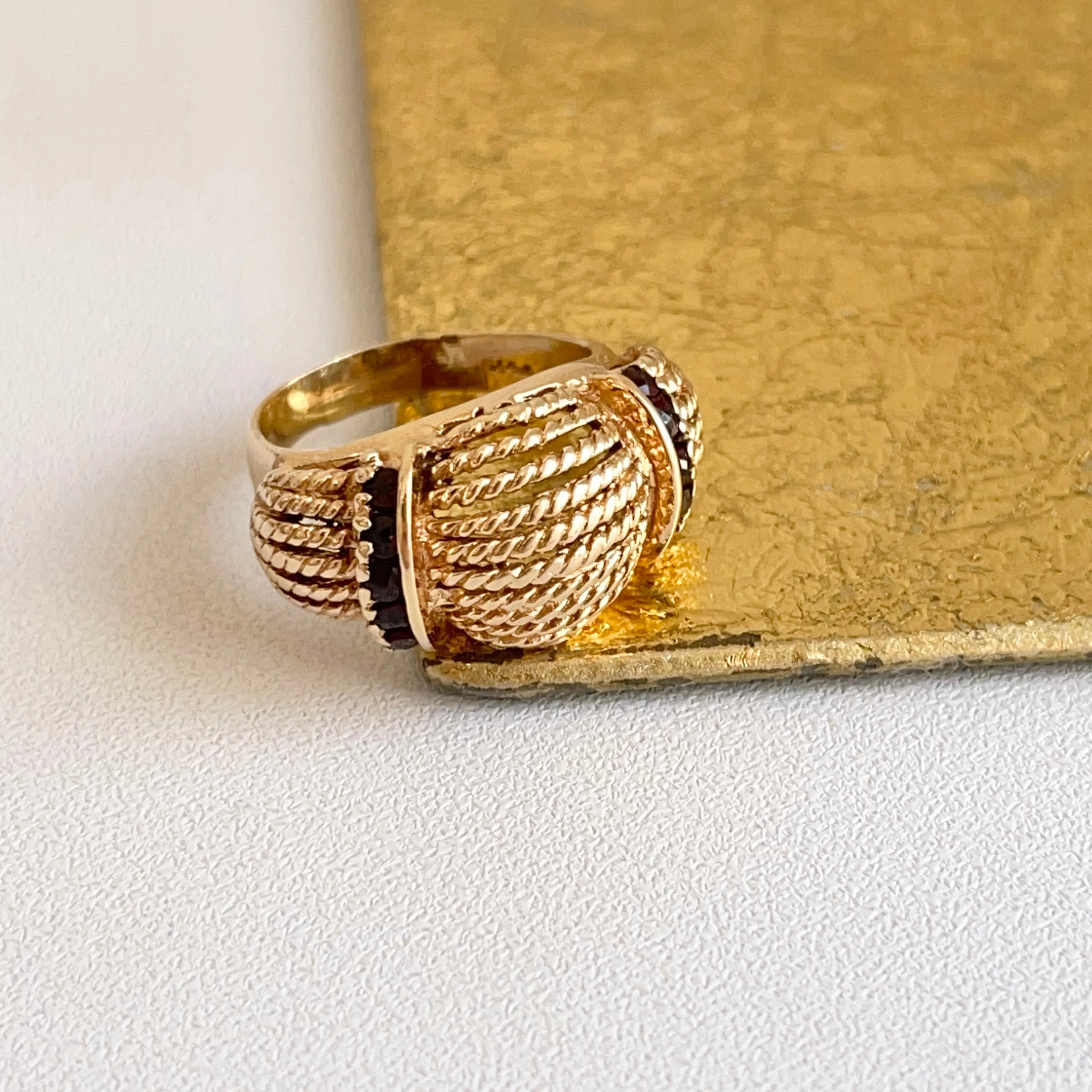 Estate 14KT Yellow Gold Rope Twist Garnet Etruscan Ring