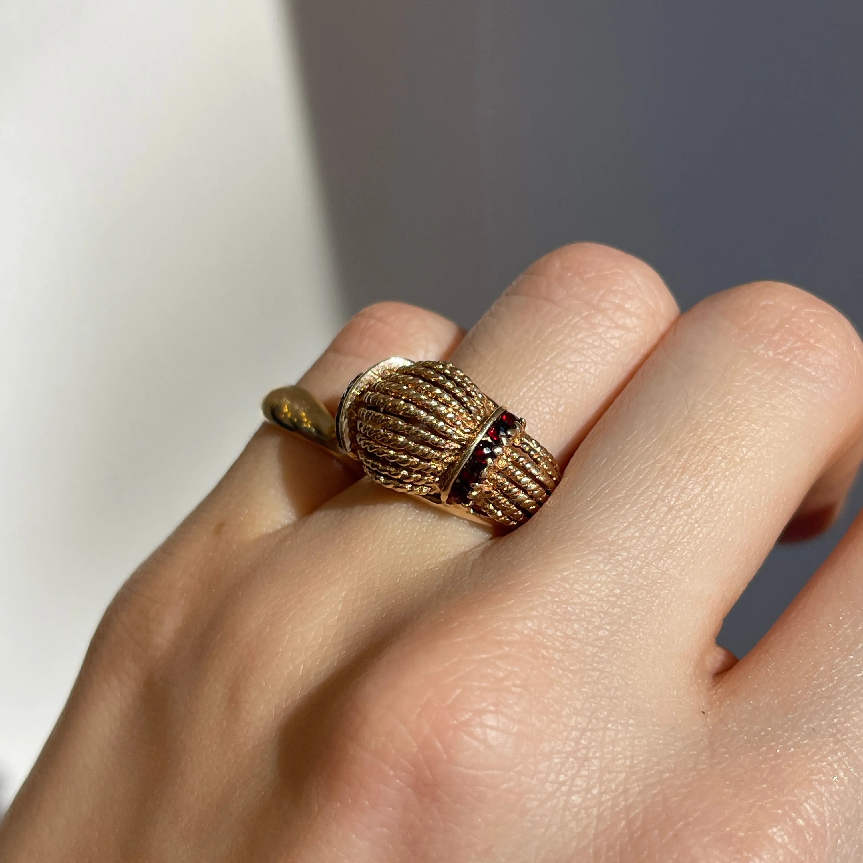 Estate 14KT Yellow Gold Rope Twist Garnet Etruscan Ring