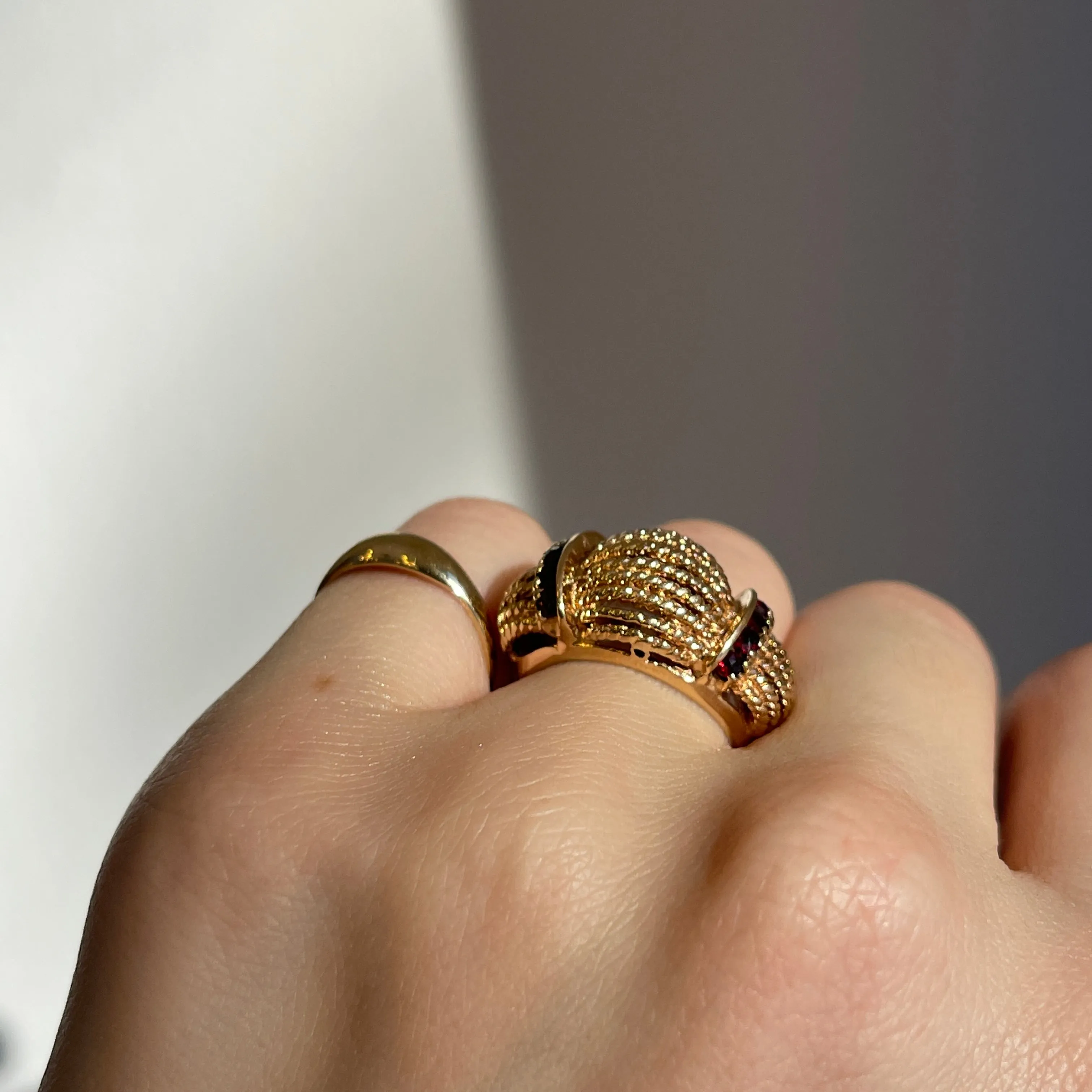 Estate 14KT Yellow Gold Rope Twist Garnet Etruscan Ring
