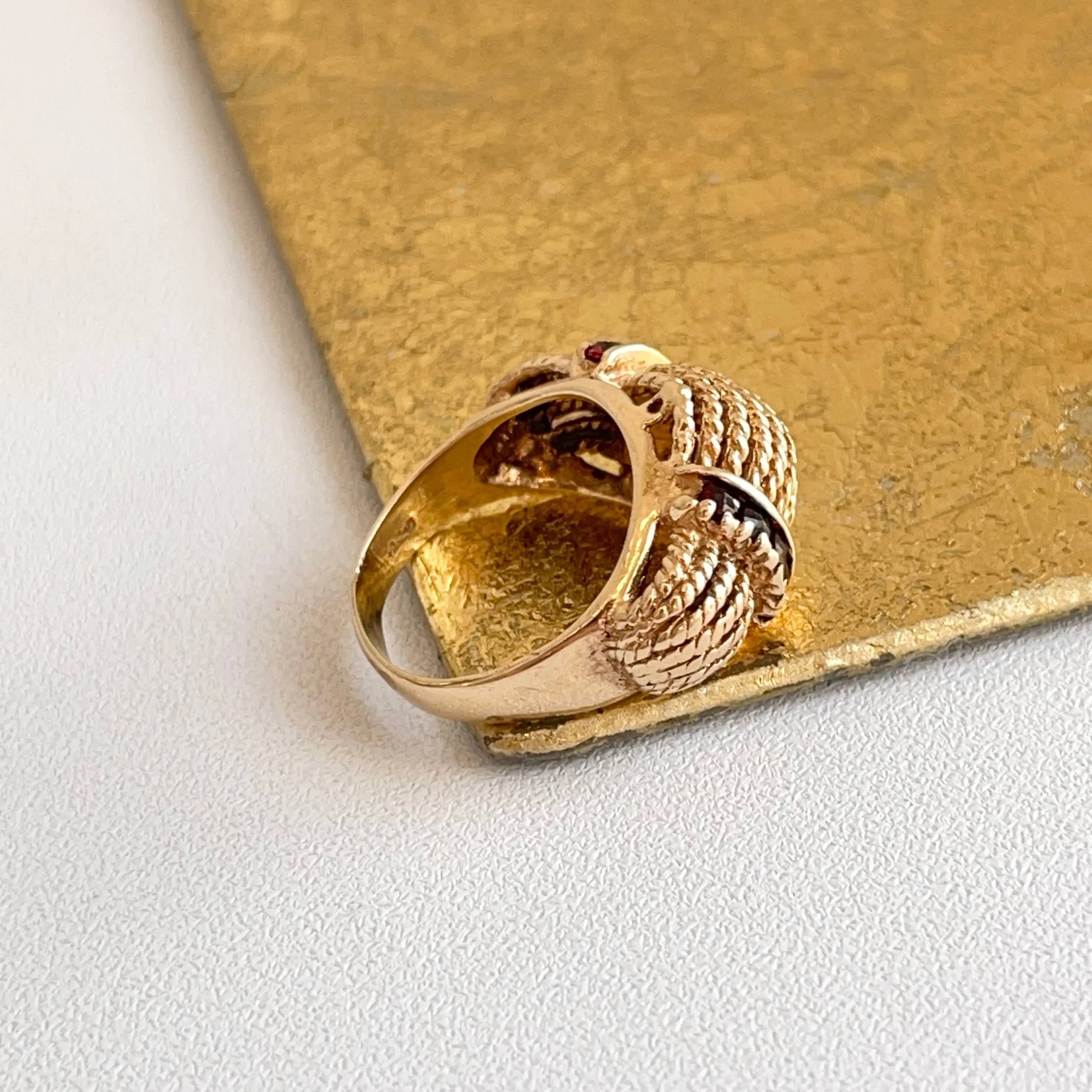 Estate 14KT Yellow Gold Rope Twist Garnet Etruscan Ring