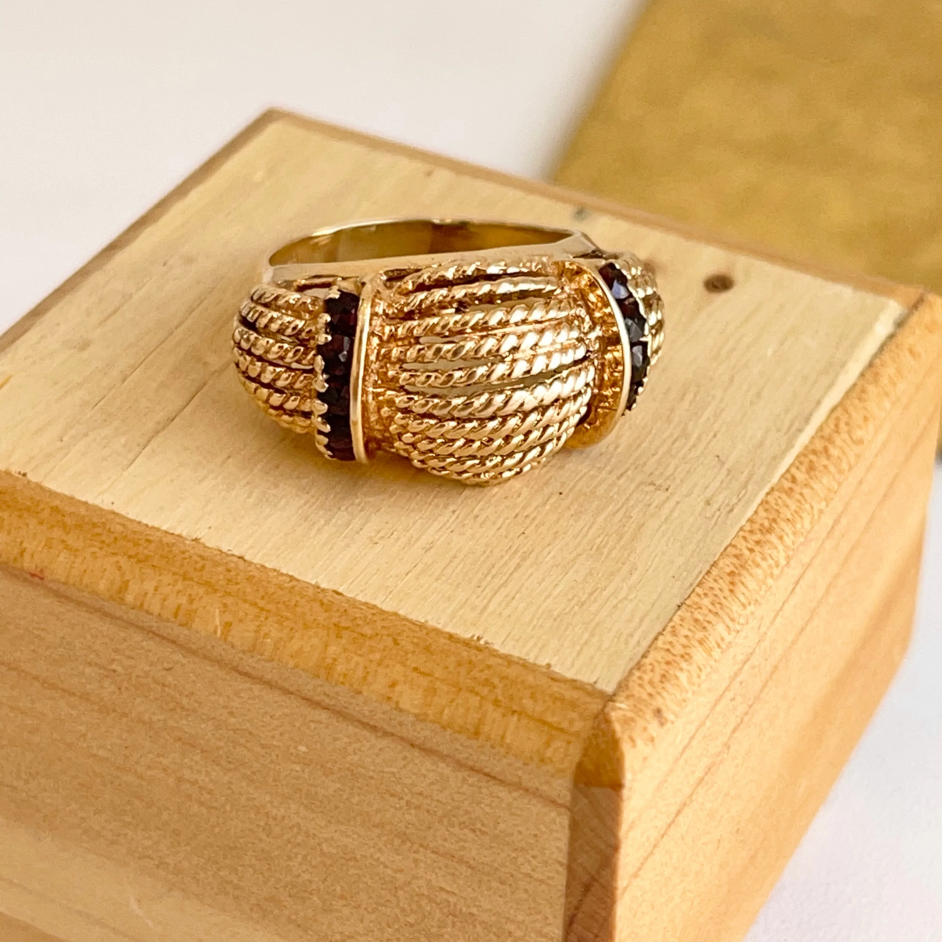 Estate 14KT Yellow Gold Rope Twist Garnet Etruscan Ring
