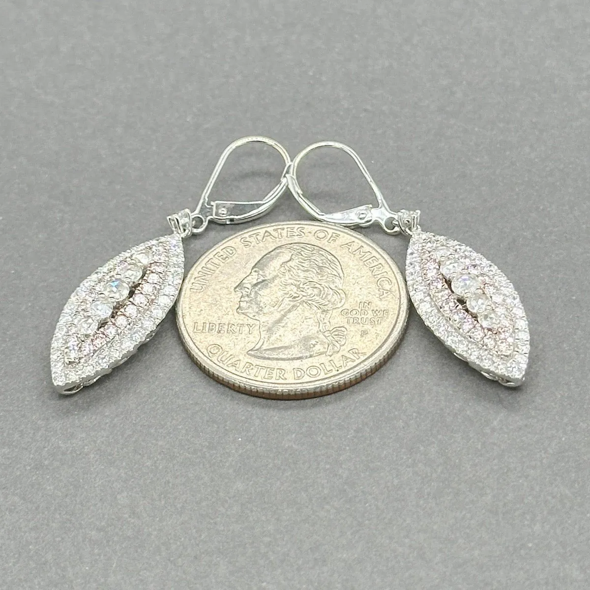 Estate 18K TT Gold 1.47ctw G-J/SI1-2 Diamond Dangle Earrings