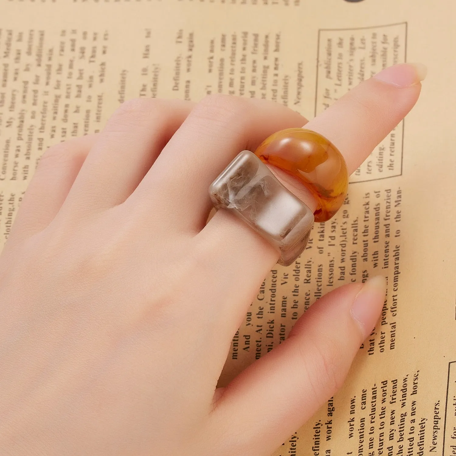 Fashion Colorful Acrylic Resin Geometric Round Transparent Rings Set