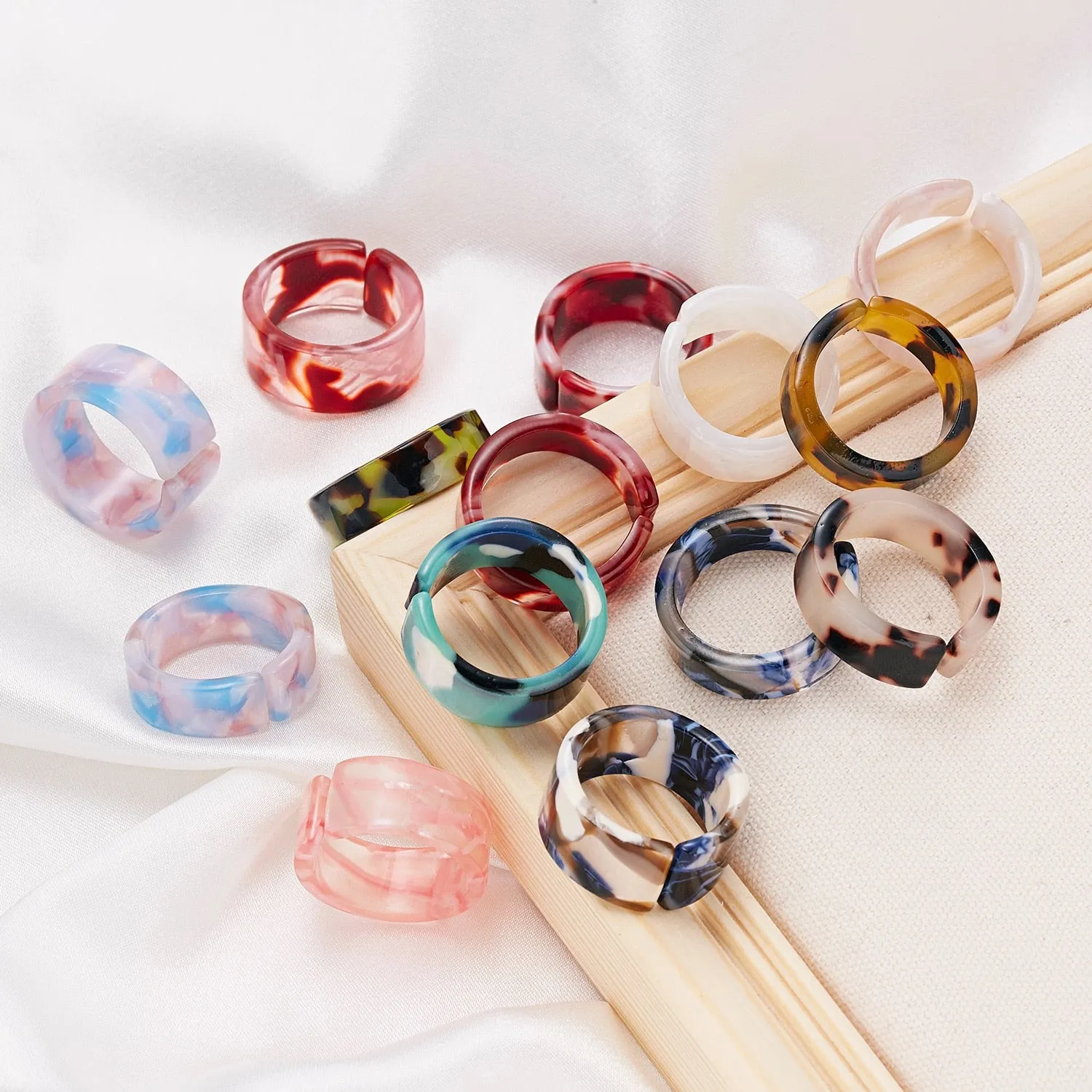 Fashion Colorful Acrylic Resin Geometric Round Transparent Rings Set