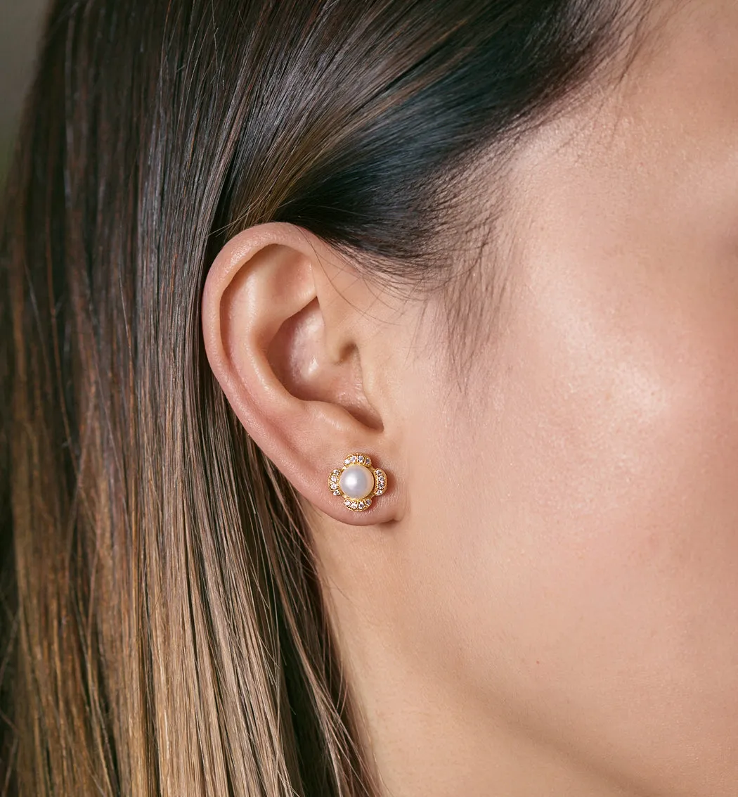 Flora Pearl Stud Earrings