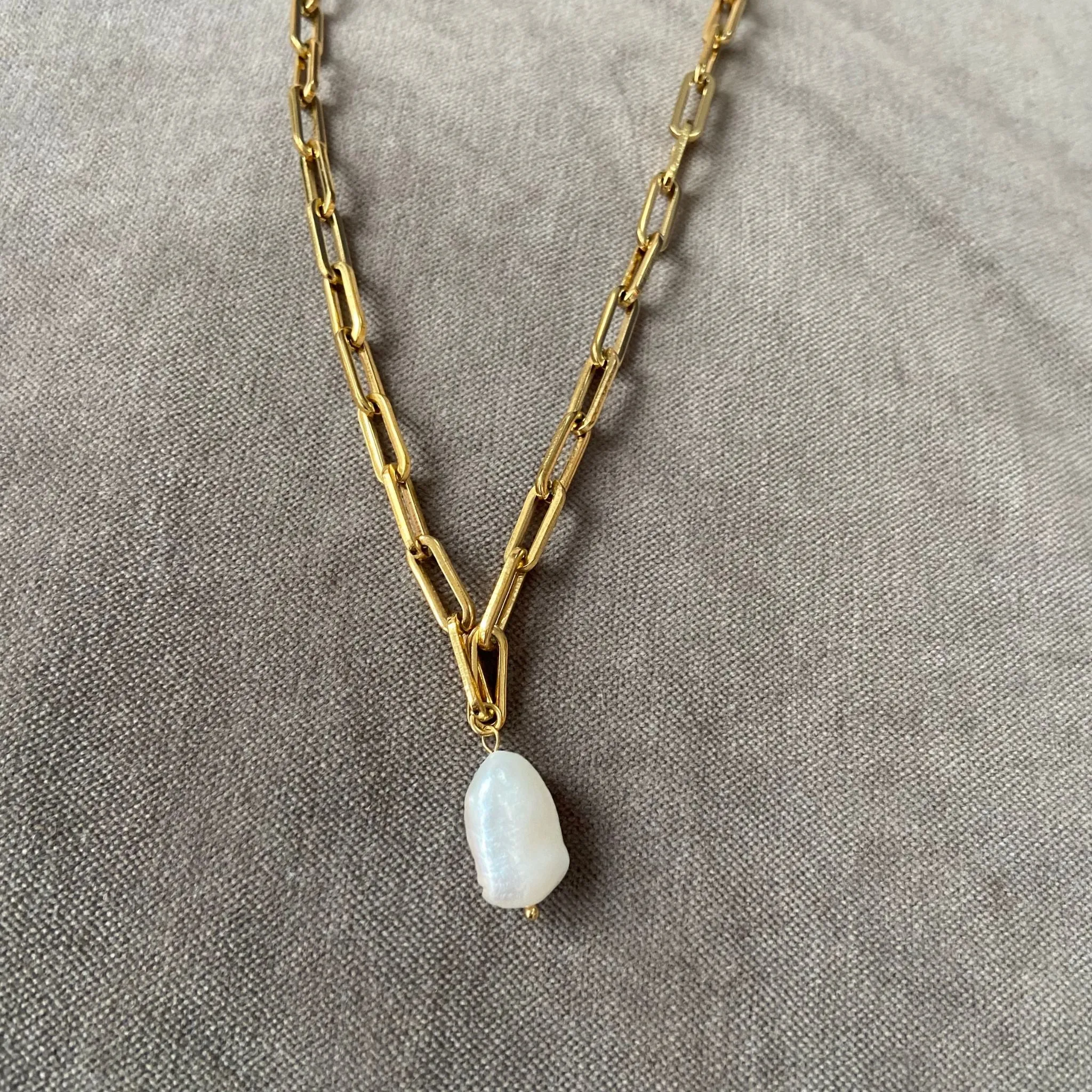 Gold Chain with Freshwater Baroque Pearl