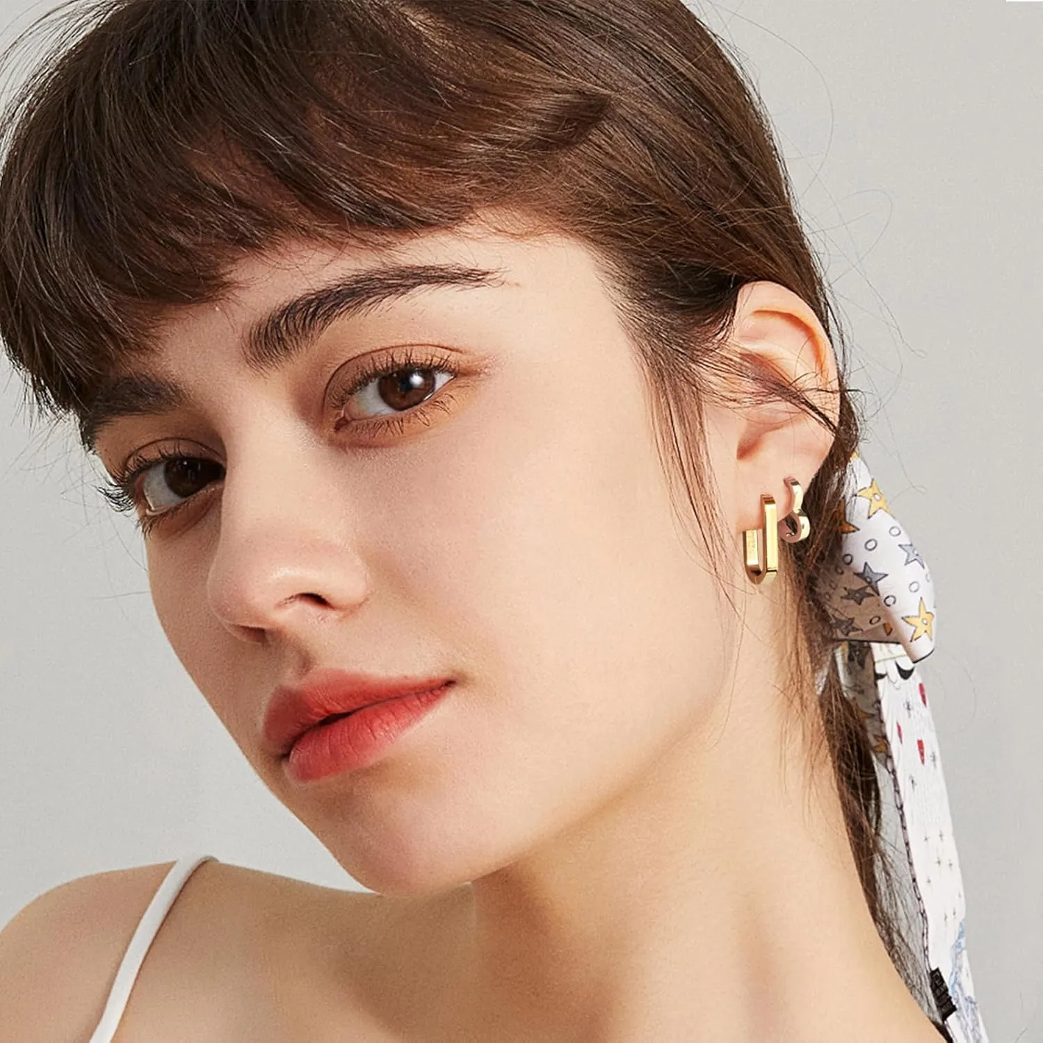 Gold Hoop Earrings for Women 18K Gold Huggie Hoop Earrings Lightweight Minimalist Jewelry