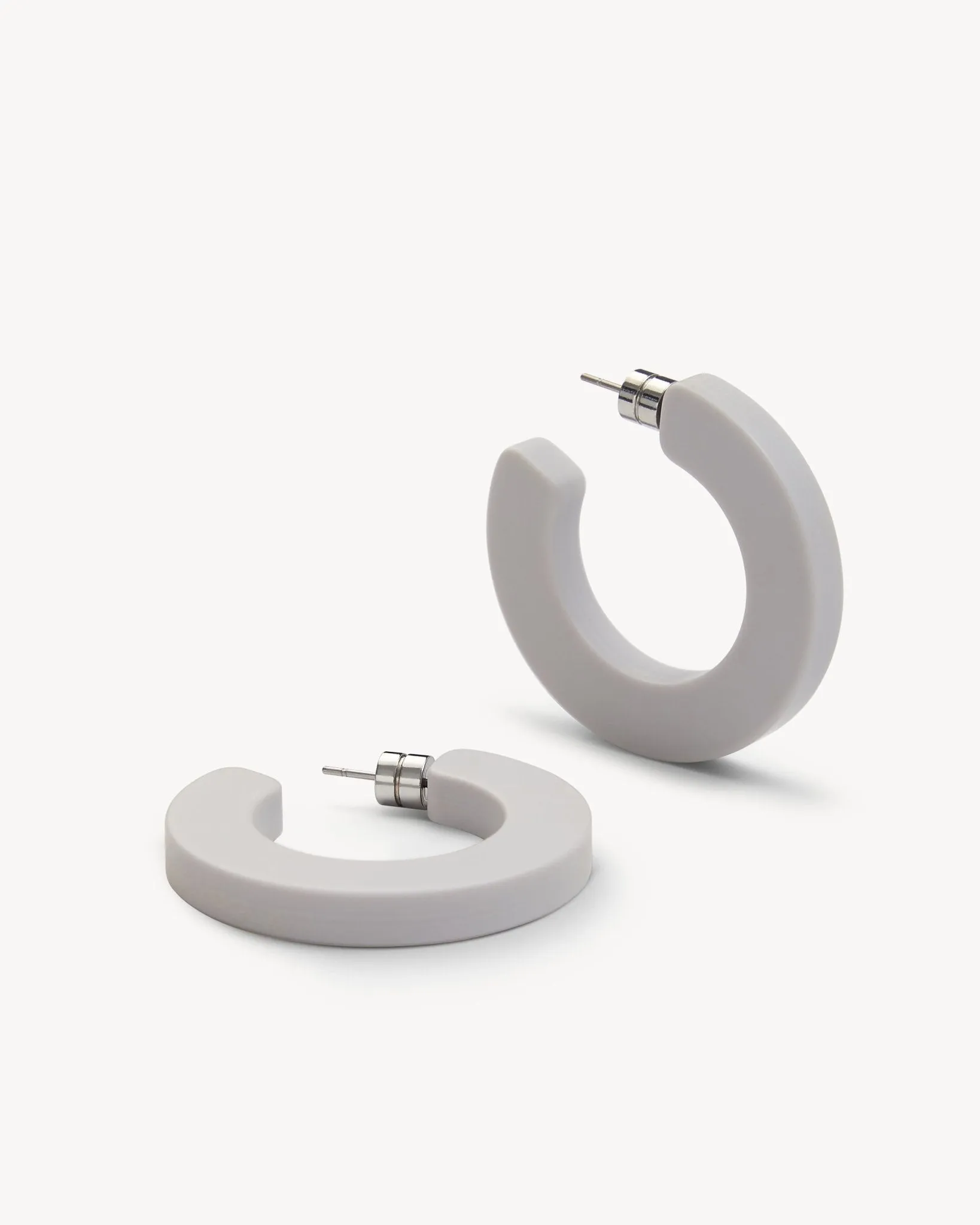Kate Hoops in Light Grey Matte