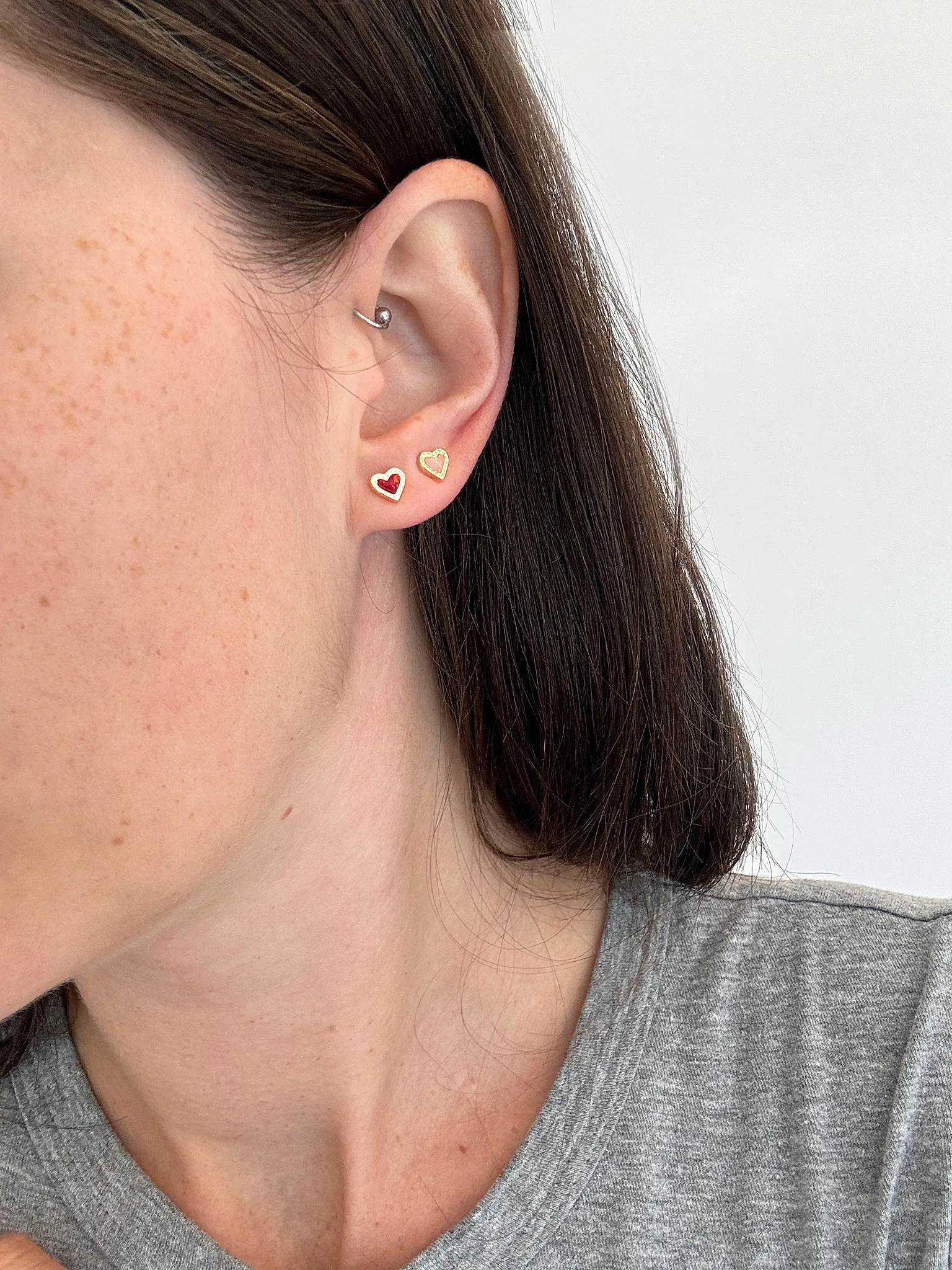 Kendra Scott Mini Ari Heart Stud Earrings in Bubblegum Kyocera Opal and Rhodium Plated