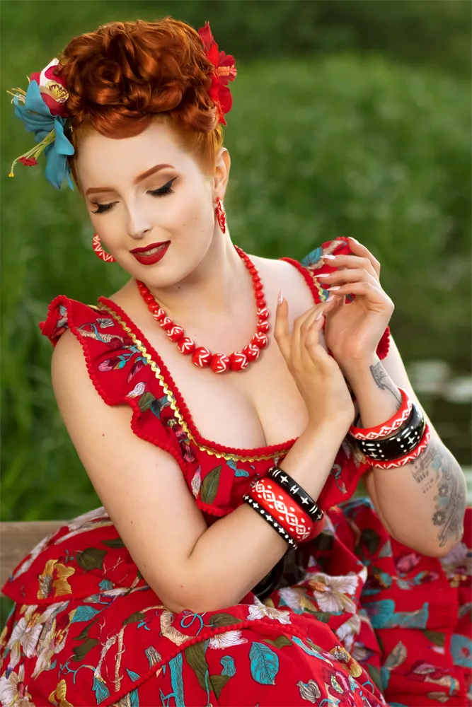 Lover Carved Bead Necklace