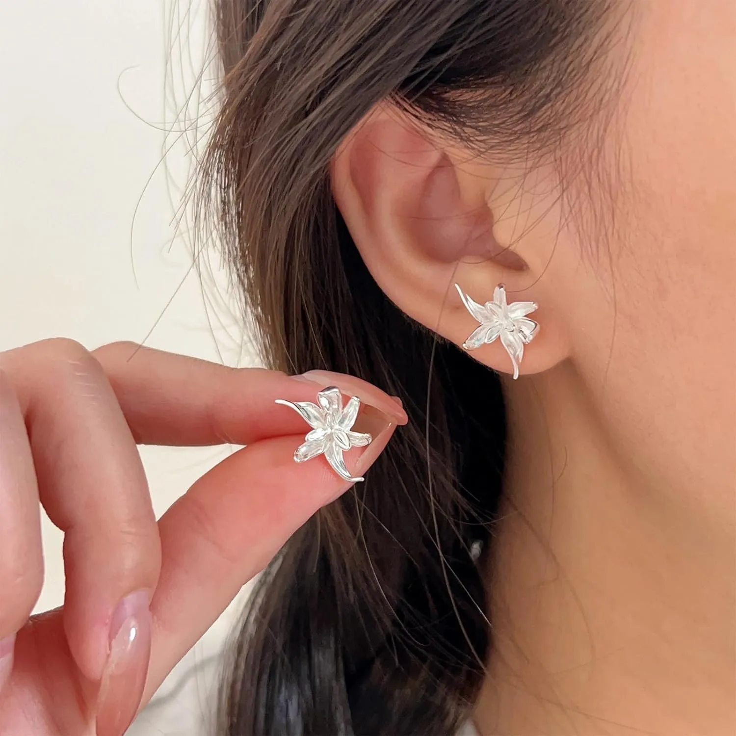 Minimalist Metal Flower Stud Earrings Flower Plant Earrings Matter Gold Floral Earrings Flower Shape Earrings Minimalist Gold Stud Earrings Jewelry for Women