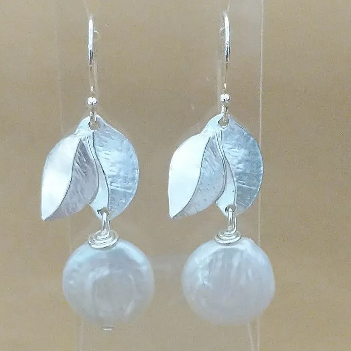 MOKO EARRINGS SILVER LEAVES WITH COIN PEARL