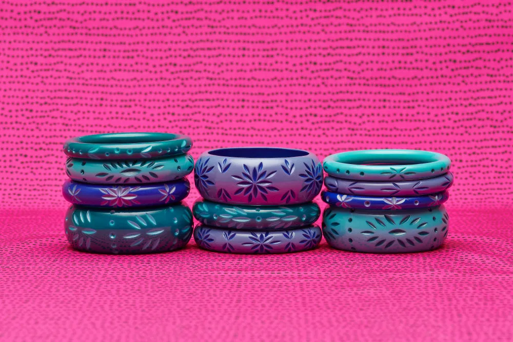 Narrow Forget-Me-Not Carved Duchess Bangle