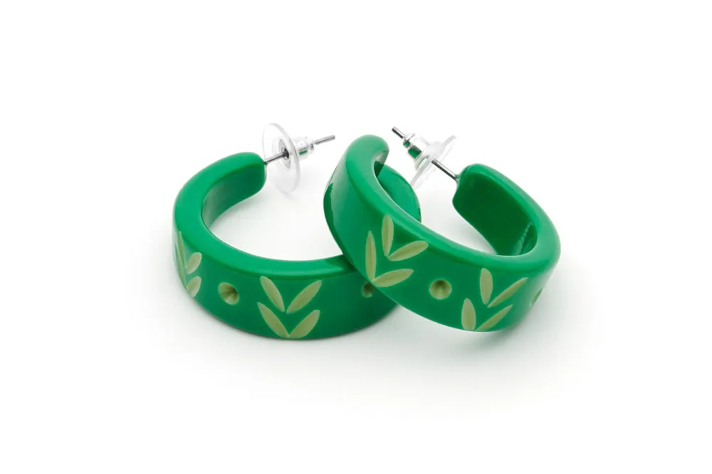 Narrow Summer Carved Duchess Bangle
