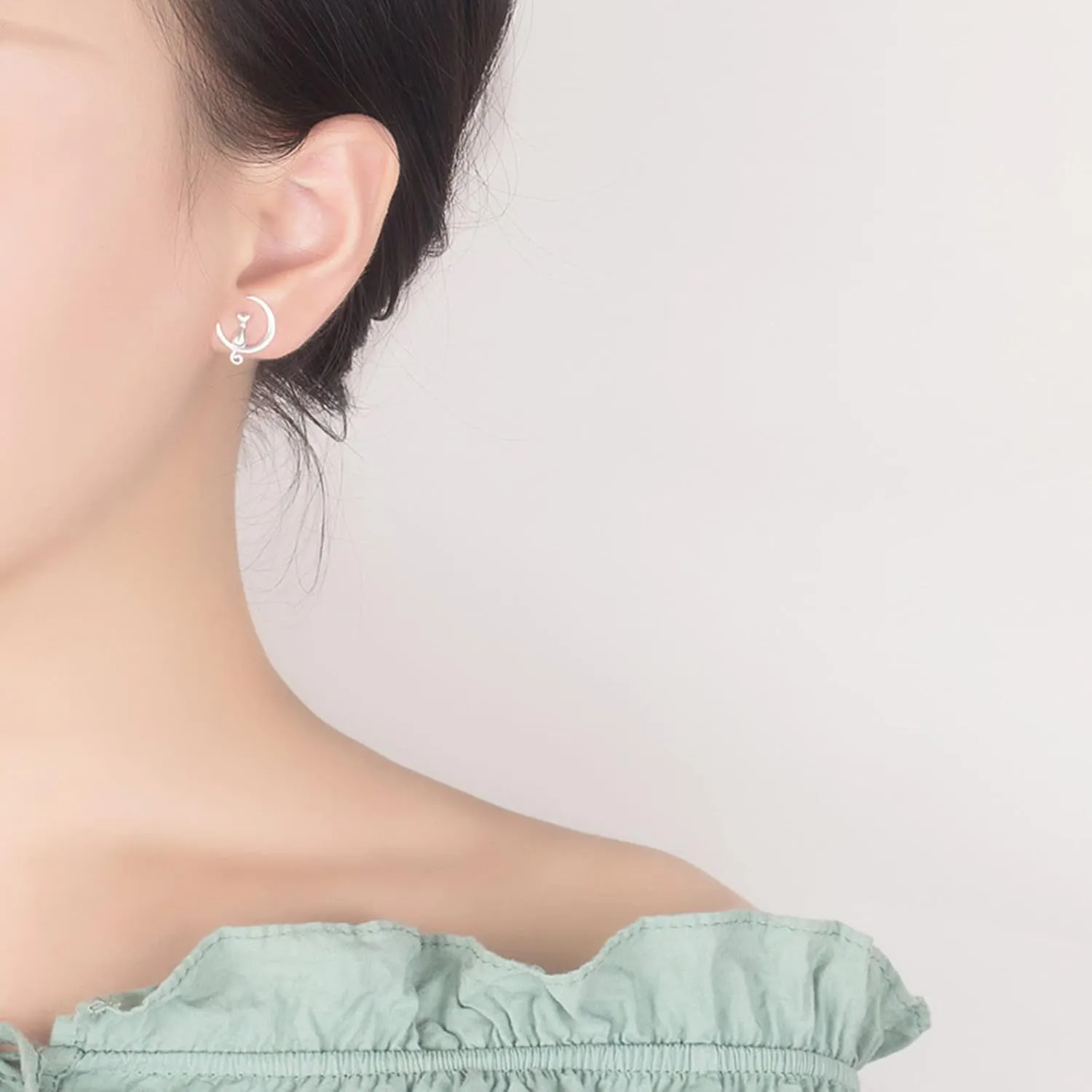Oversized Earrings Fashion Cat On The Moon Design Stud Earrings For Women Handmade Simple Style Ear Hoop Dangle