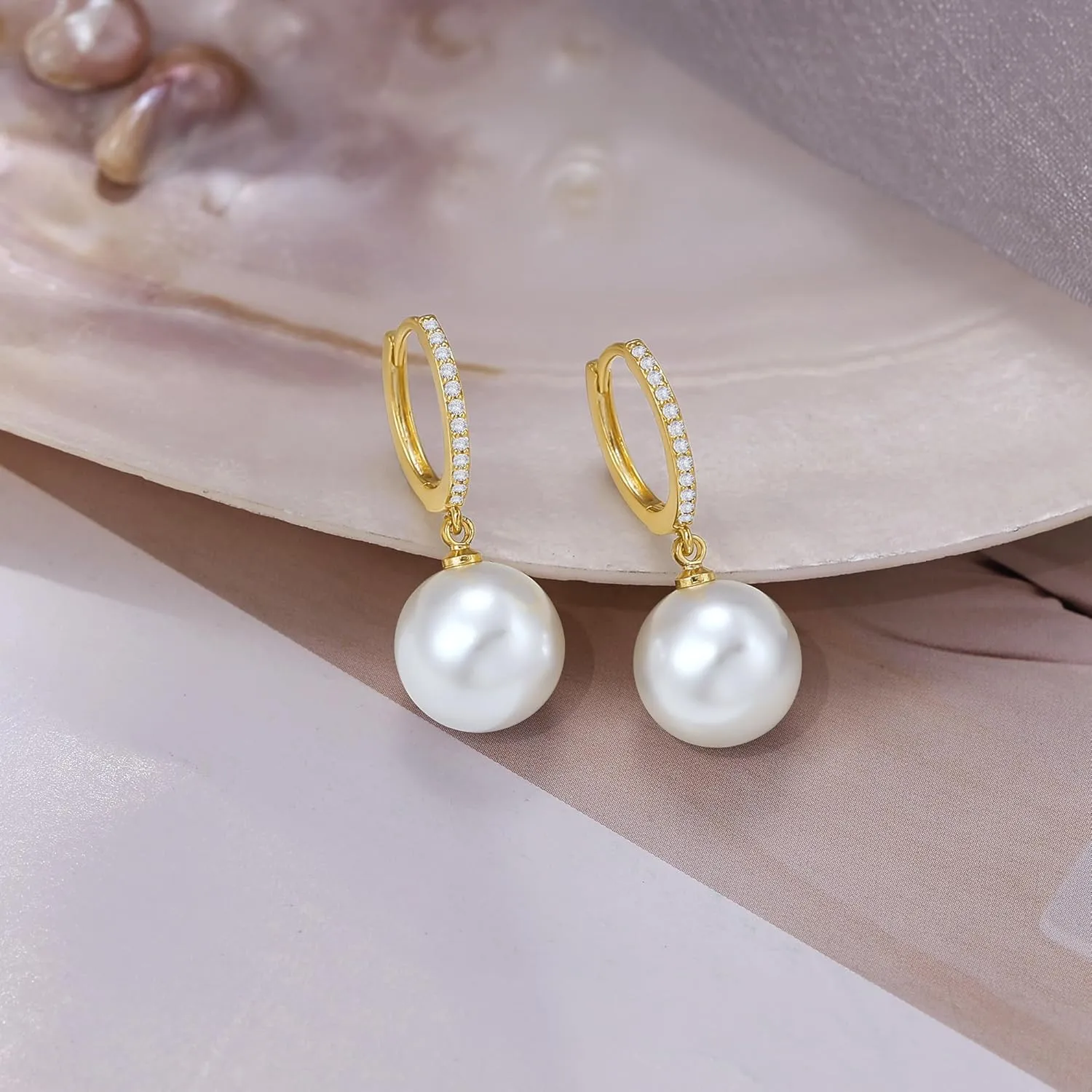 Pearl Earrings for Women, Dainty Gold Hoop Earrings Pearl Earrings for Women Trendy 14k Gold Plated Pearl Drop Earrings Hoops Hypoallergenic Pearl Huggie Earrings Gold Earrings Jewelry Gifts